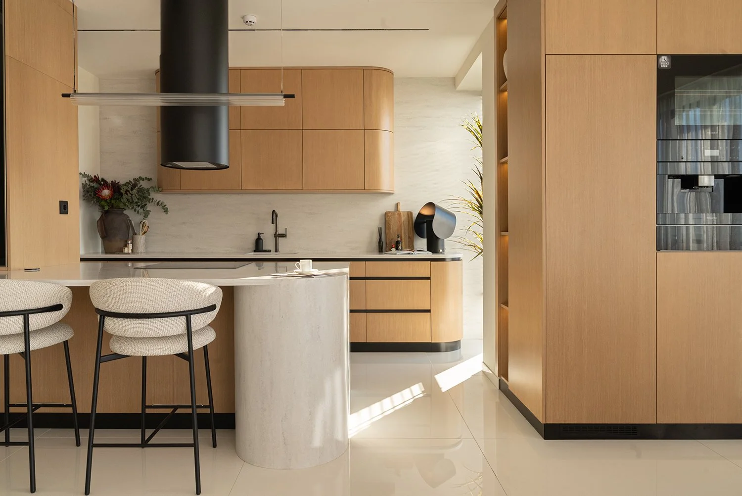 Skräddarsytt kök i skräddarsydd design med exklusiva material.