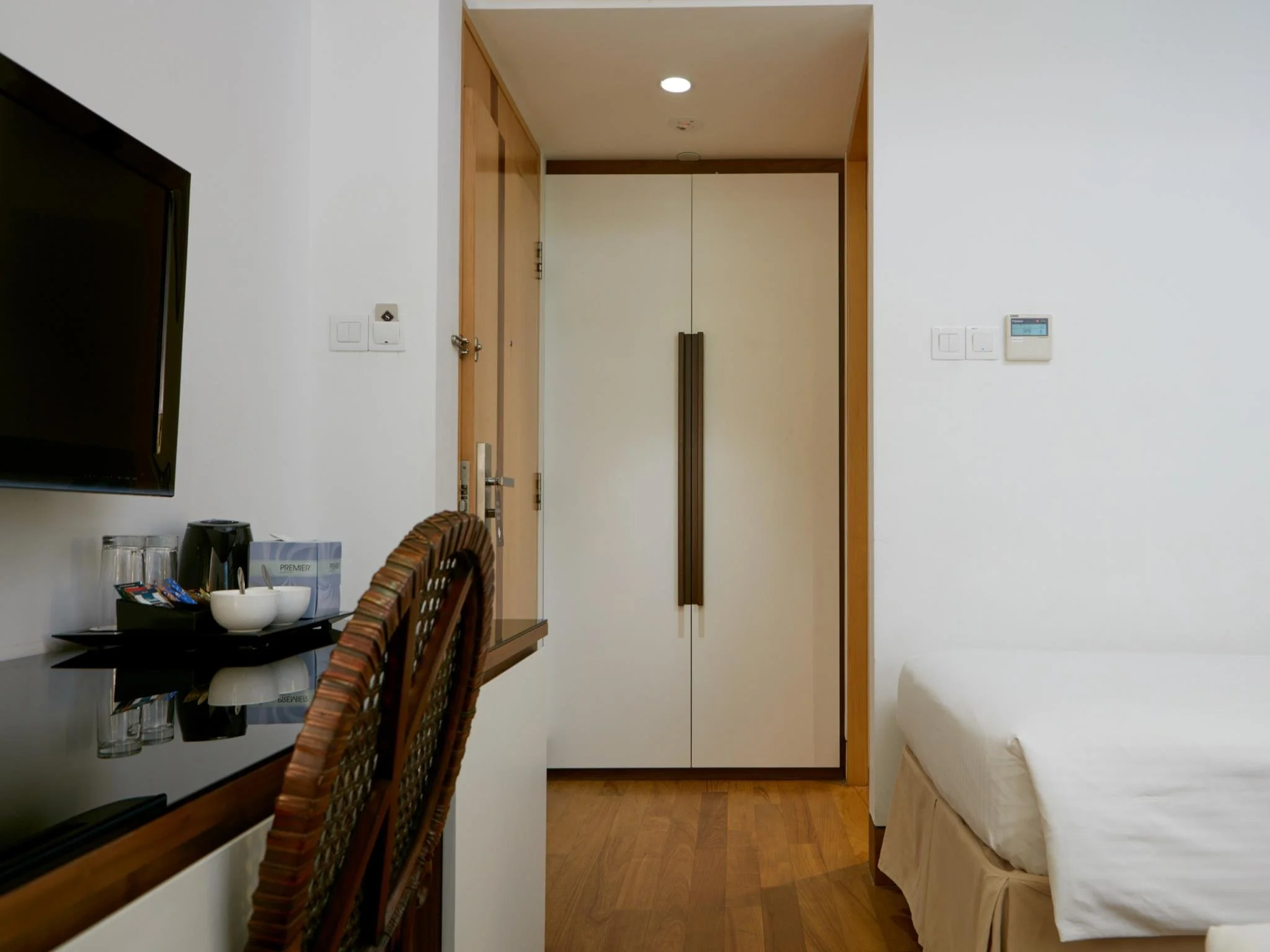 Standard Twin Room with full-height wardrobe