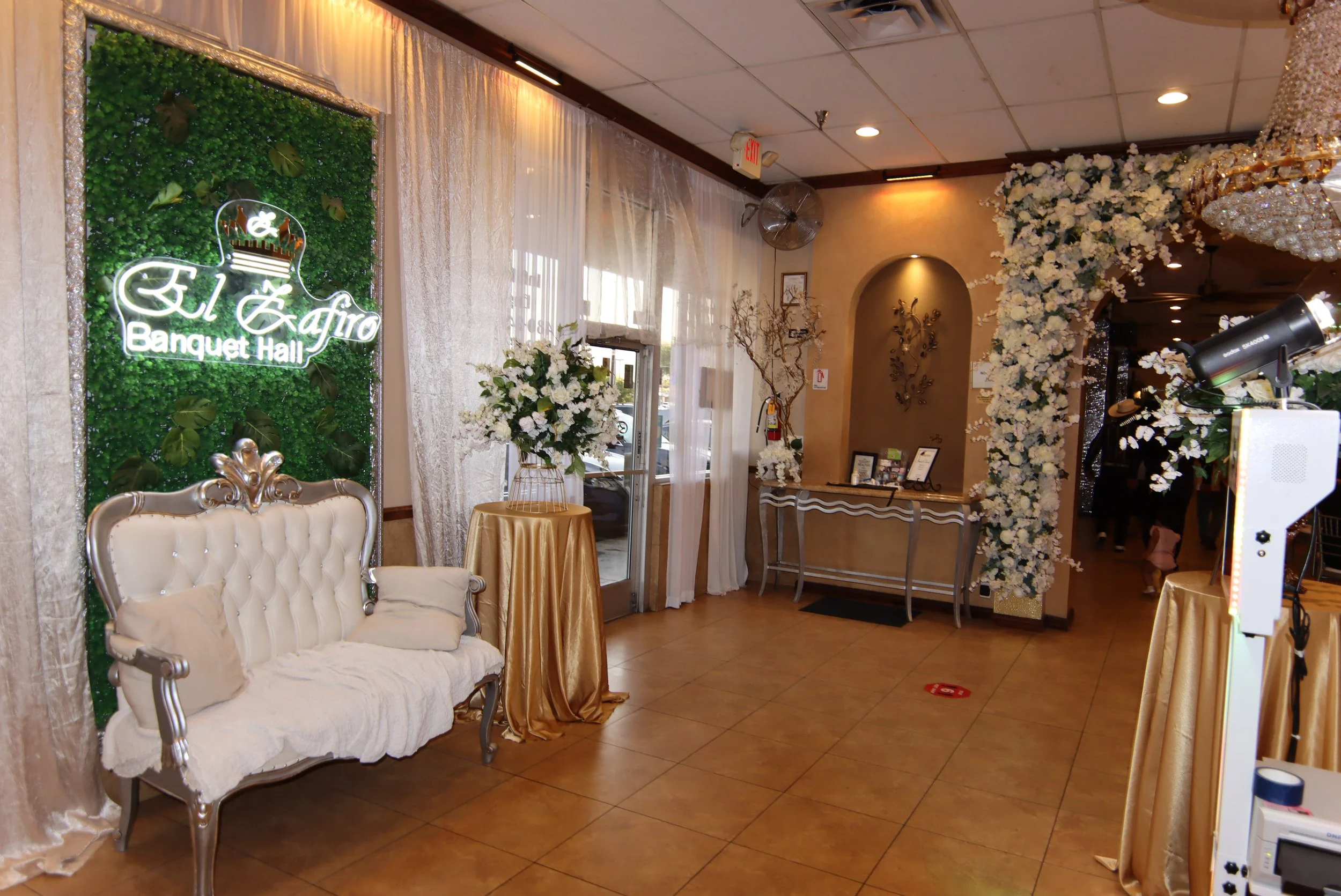 Moments From a Graduation Celebration at El Zafiro Banquet Hall