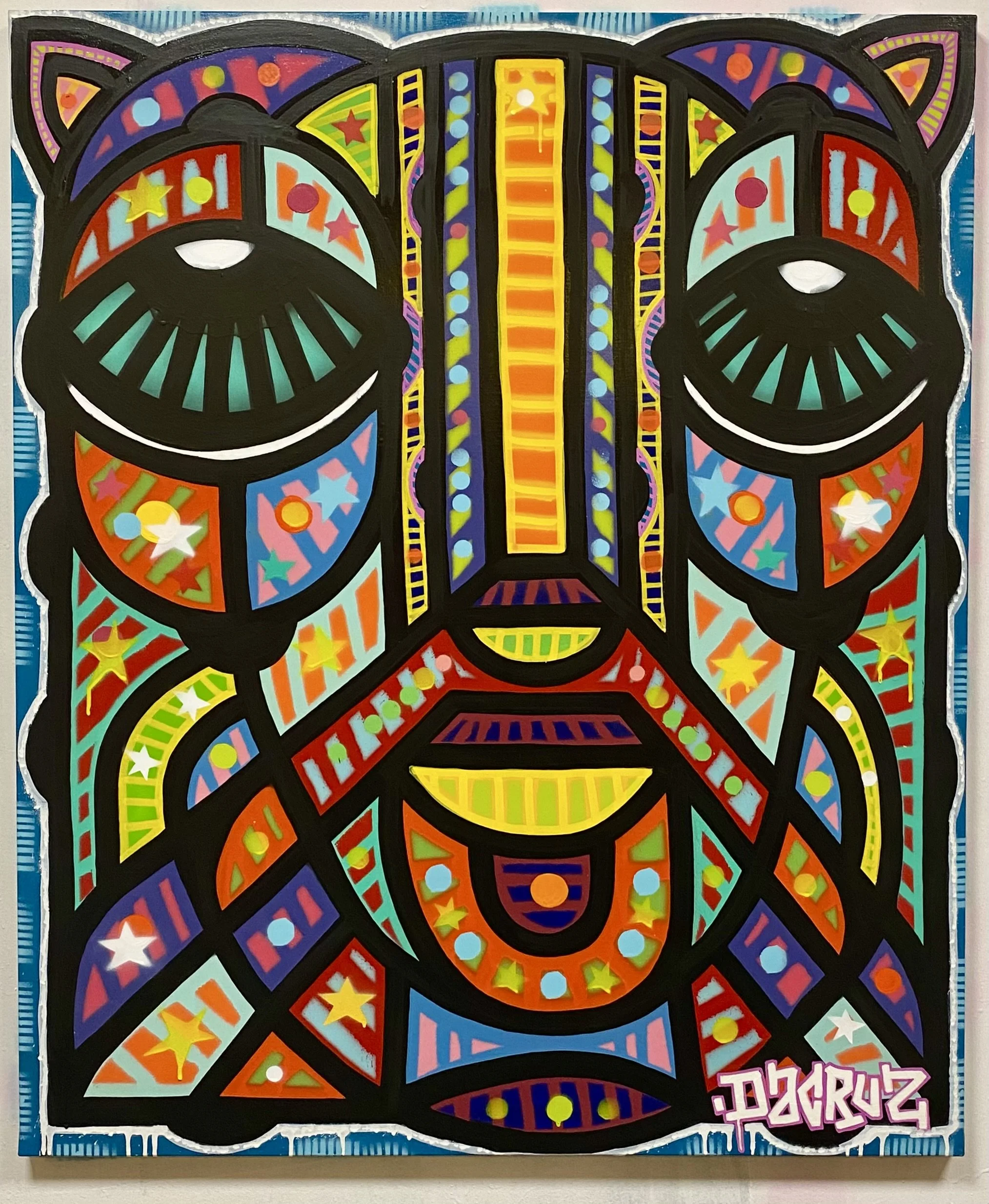 Une peinture abstraite colorée avec des formes symétriques ressemblant à un visage, utilisant des couleurs vives comme le rouge, le jaune, le bleu, le vert et le violet, avec des détails étoilés et des motifs géométriques.