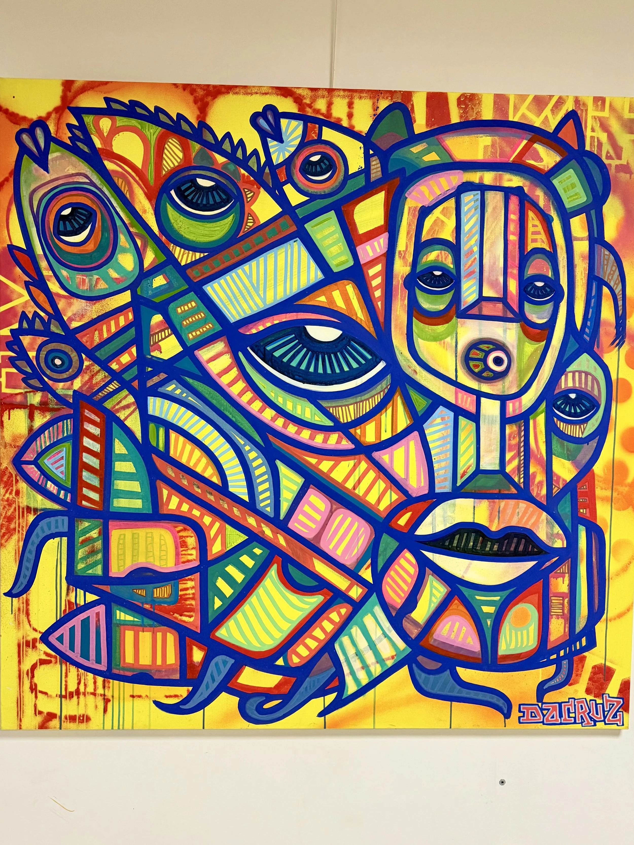 Une peinture abstraite colorée représentant un visage stylisé avec de nombreux détails en lignes bleues, jaunes, vertes, roses et oranges.