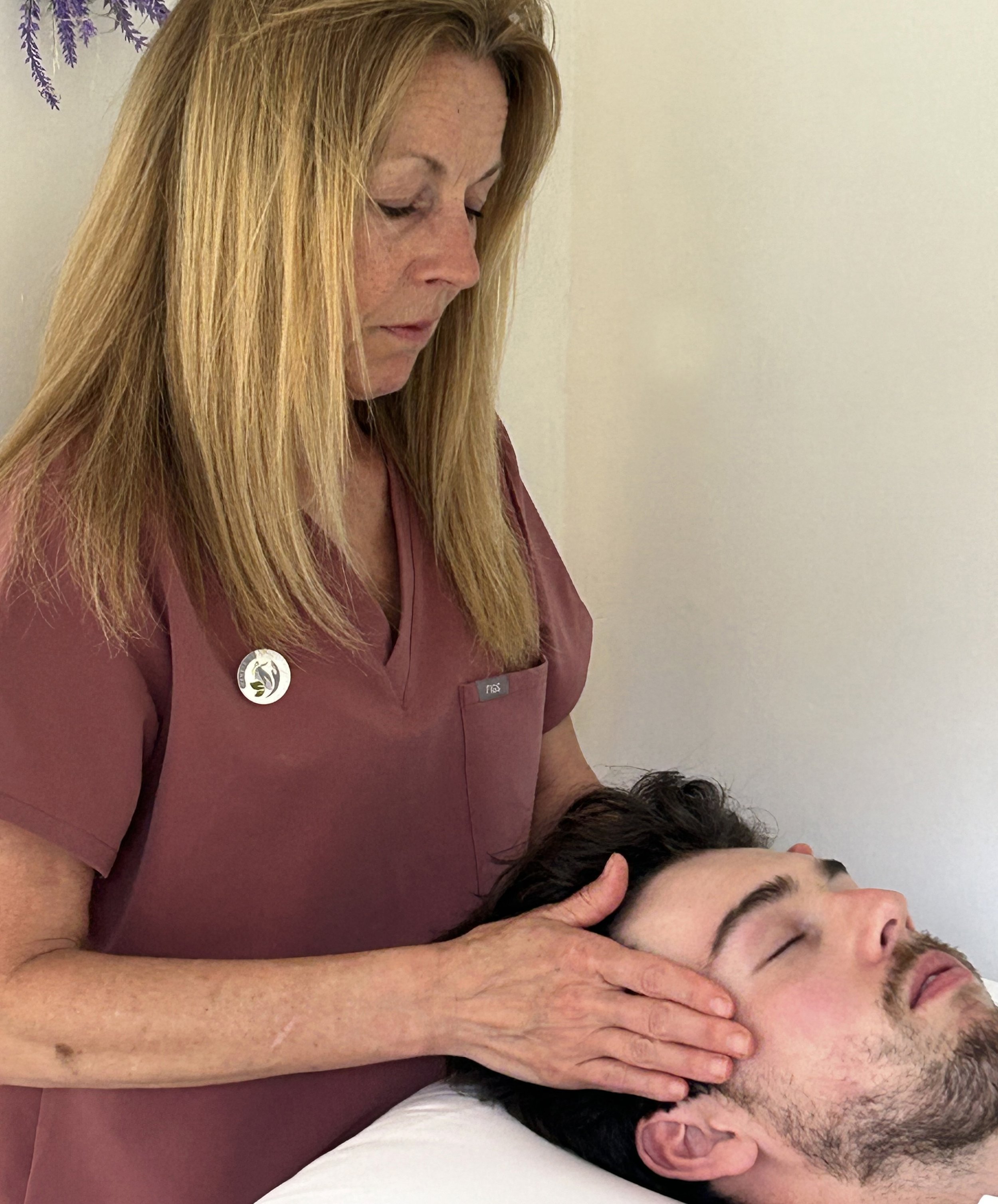 Shalegne from Step into wellness Reflexology giving an Indian head massage