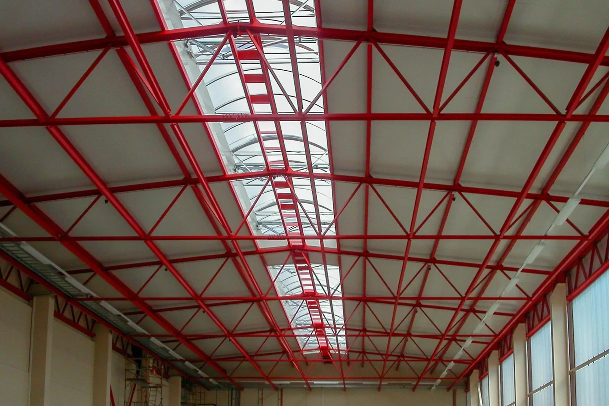 Halle (Saale), Lagerhalle: Dachabdichtung und 950 Quadratmeter Sandwich, 120 m Dachlichtband mit 25 Rauch- und Wärmeabzugs-Anlage-Kuppeln