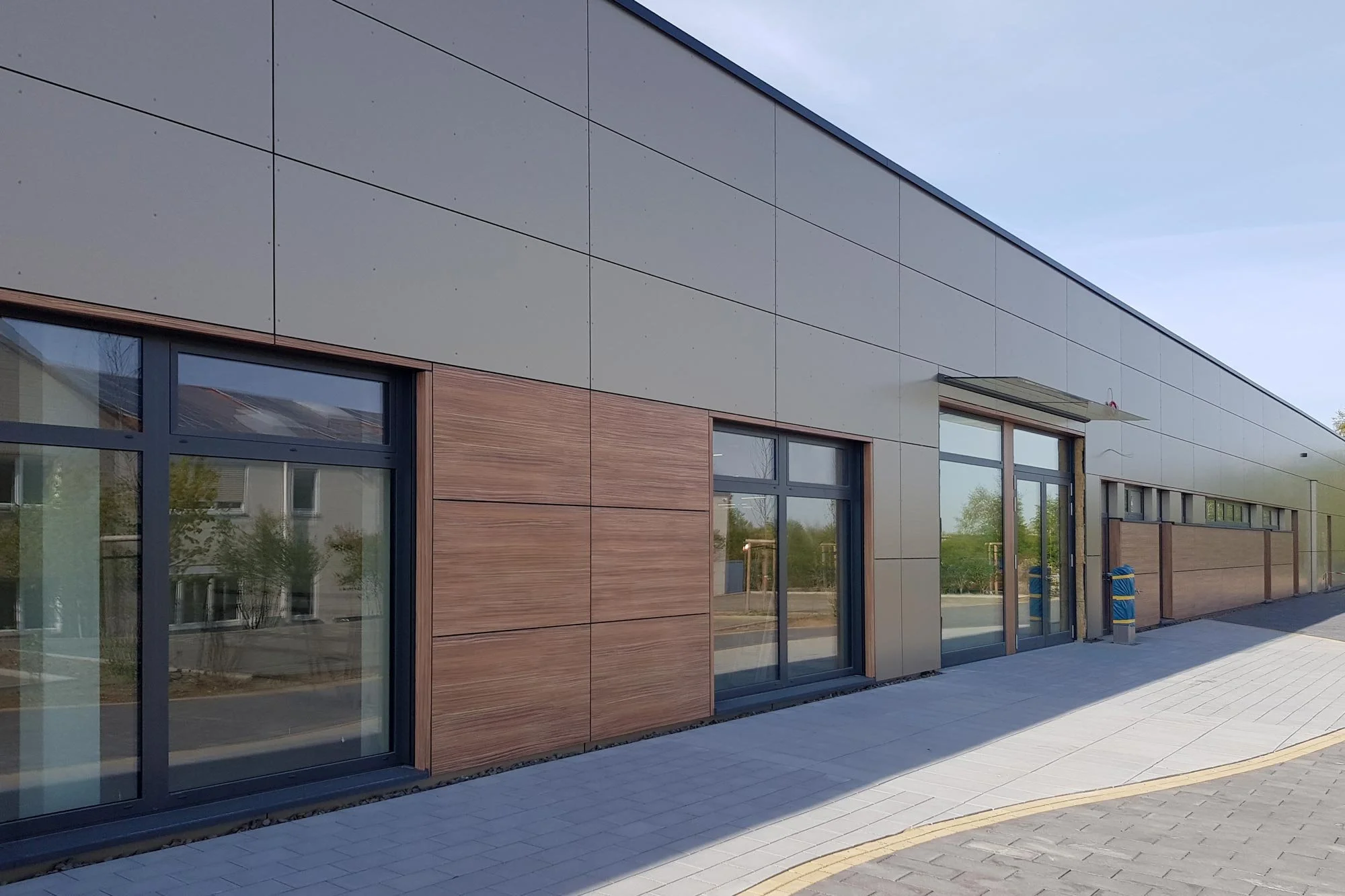 Grimma Umbau Gewerbehalle: 500 m² AluCobondplatten