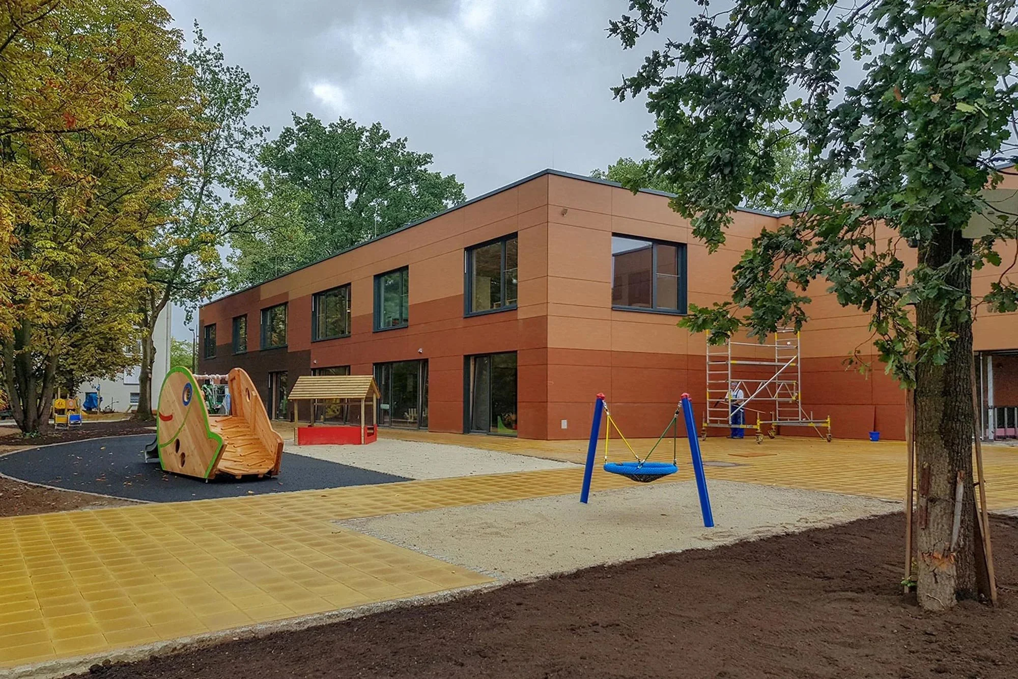 Chemnitz, Kindertagesstätte: 825 Quadratmeter Fassadenplatte FunderMax Exterior NT