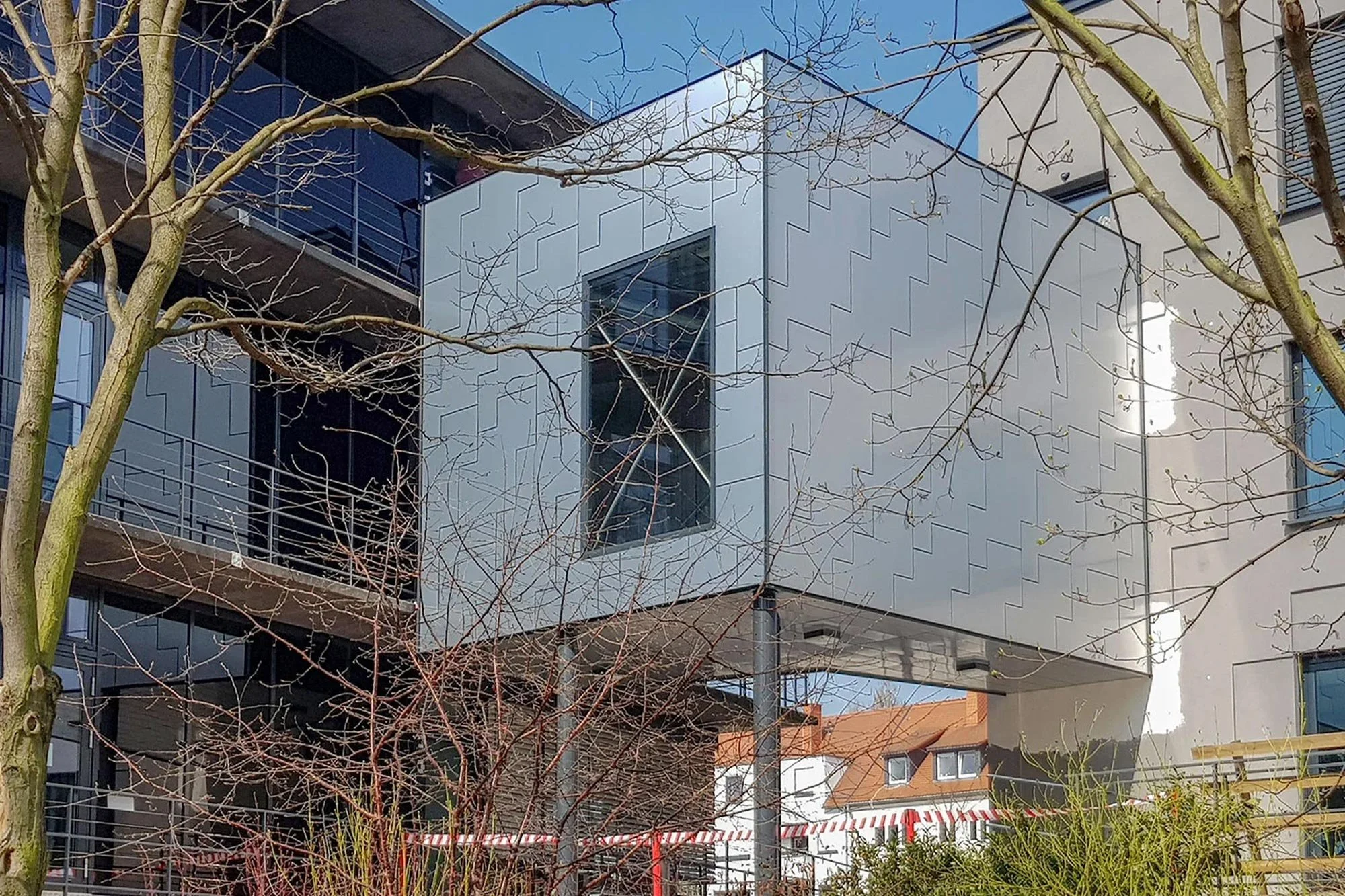 Halle (Saale), Max-Planck-Institut: 110 Quadratmeter ALUCOBOND®