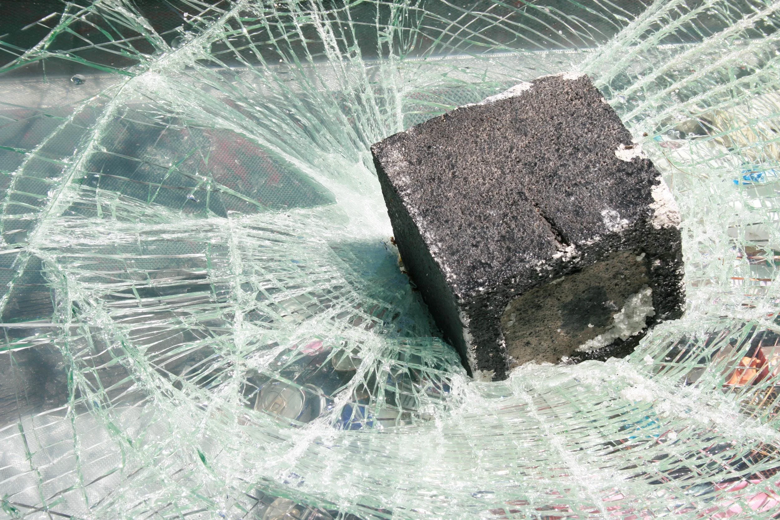 Film de sécurité renforçant le vitrage