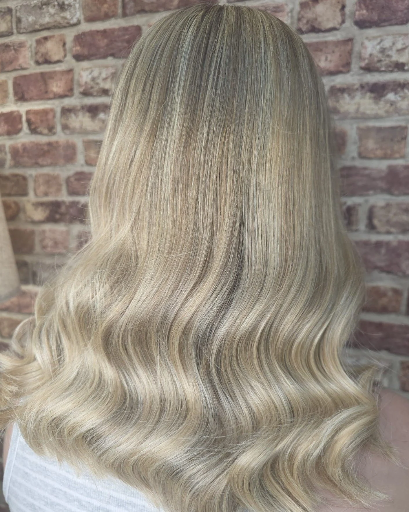 ✨ Full Head of Highlights + Soft Waves ✨
A fresh, radiant look that turns heads &mdash; our full head of highlights adds dimension and brightness, perfectly finished with soft, flowing waves for that effortless glam 💫

Book your transformation at Ga