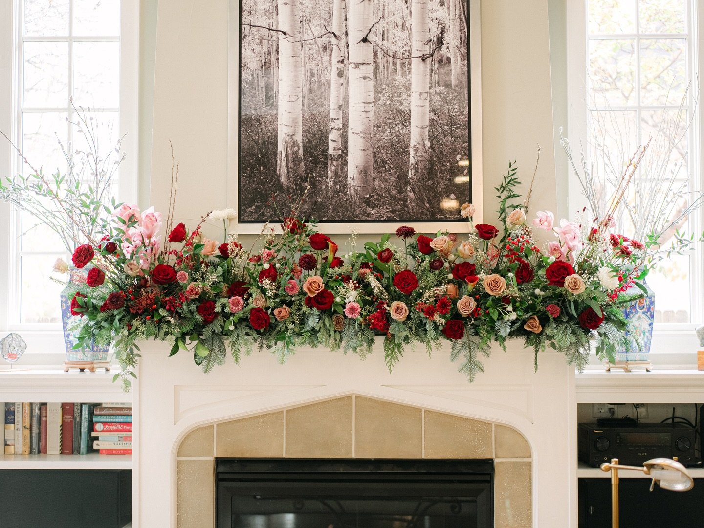 Bringing the holiday cheer to every corner of homes ✨

Photographer | @maryanncraddockphotography 
Florals | @elizabethroseflorals 

#luxuryflorist #luxurydesigner #coloradoflorist #coloradoluxuryflorist #holidayflorals #holidayflowers #coloradoholid