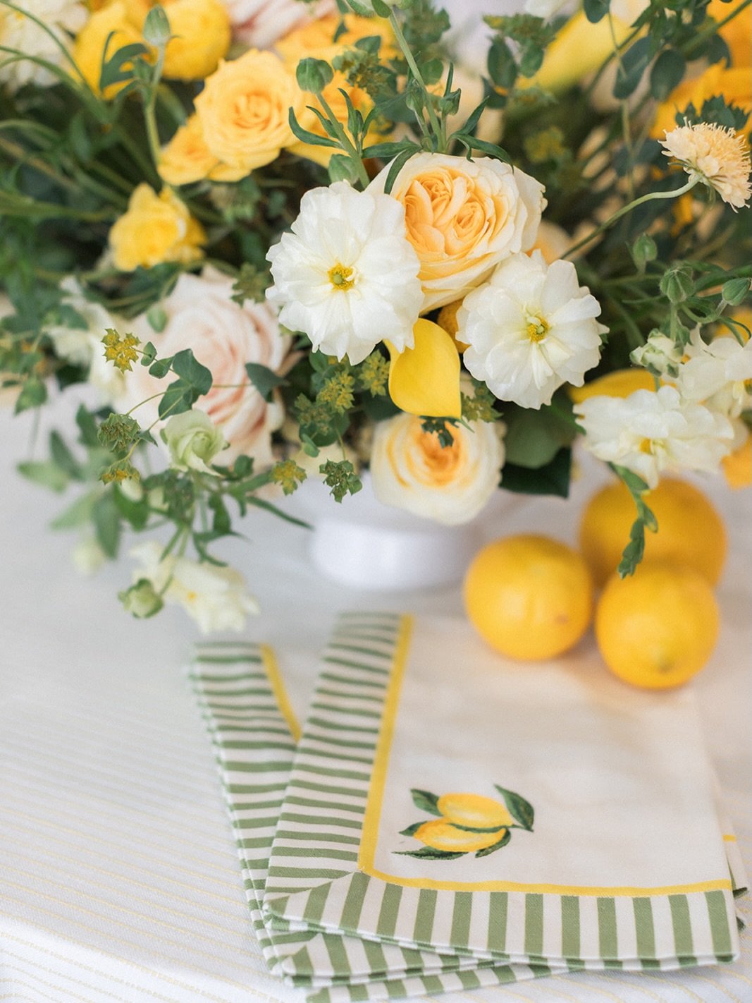 Reminiscing on a beautiful @bbjlatavola summer linens launch 🍋☀️

Photographer: @dianacoulter_ 
Florals: @elizabethroseflorals 

#bbjtavola #luxurylinens #coloradoluxuryflorist #coloradoflorist #florist