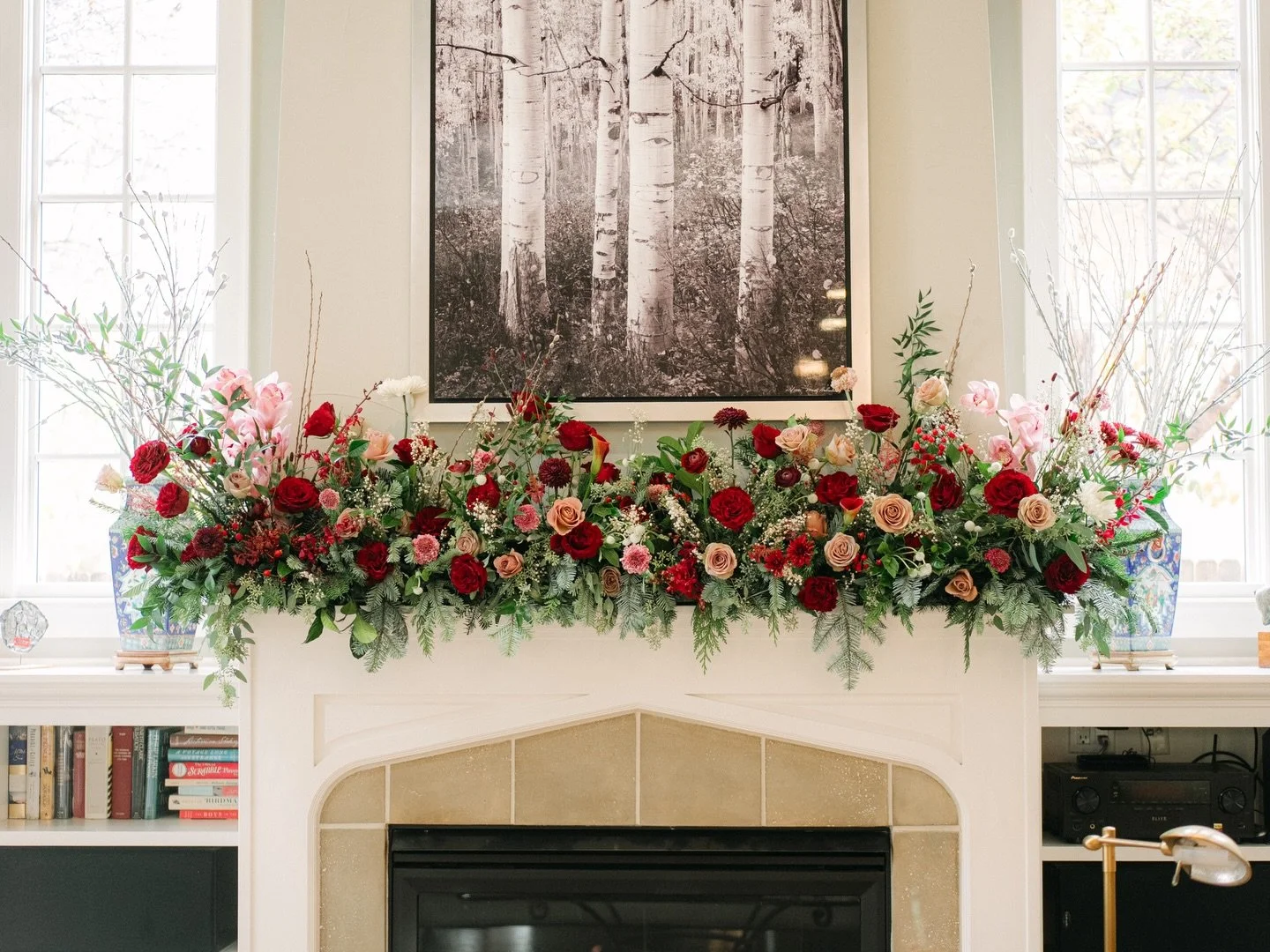 Bringing the holiday cheer to every corner of homes ✨

Photographer | @maryanncraddockphotography 
Florals | @elizabethroseflorals 

#luxuryflorist #luxurydesigner #coloradoflorist #coloradoluxuryflorist #holidayflorals #holidayflowers #coloradoholid