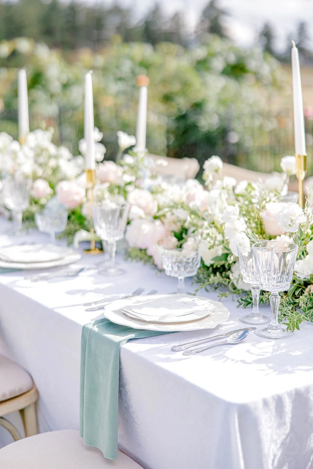 Pastel Wedding Flowers at Greystone Castle: Timeless Romance in Bloom