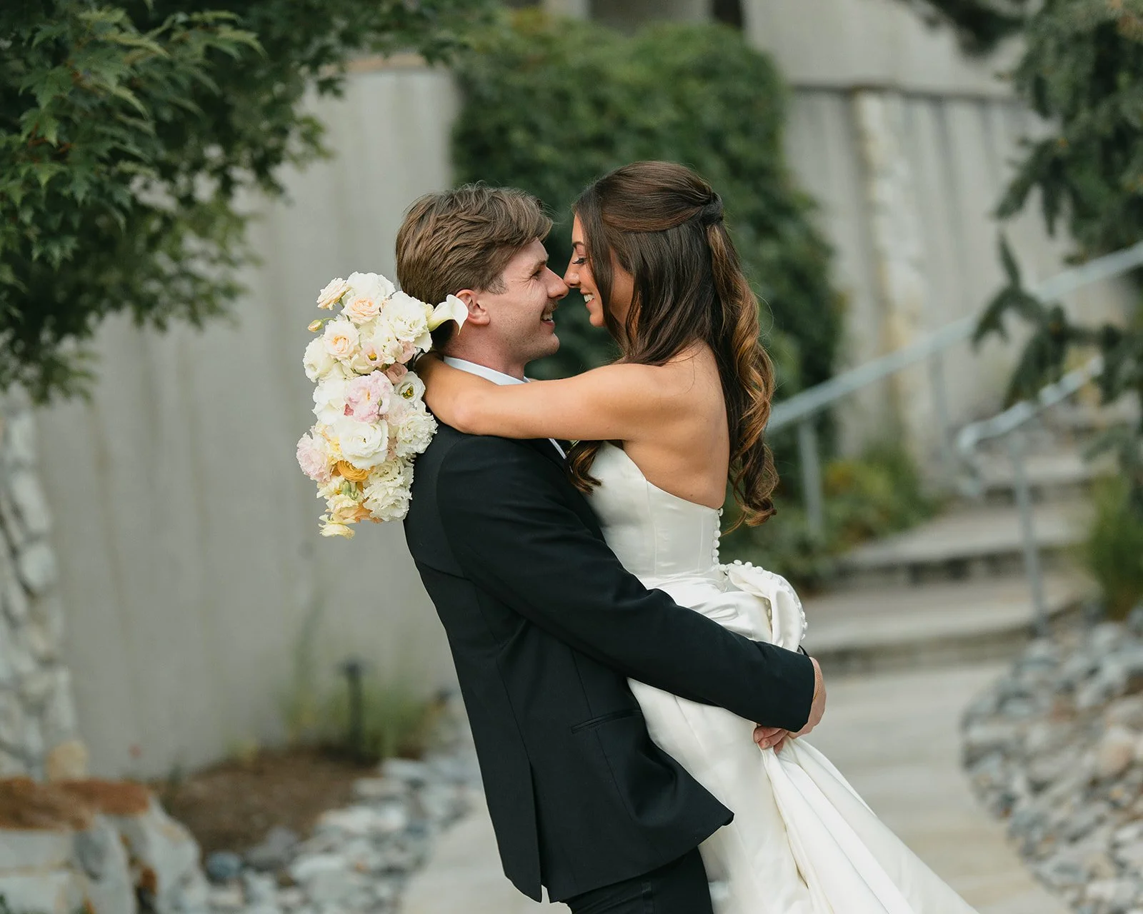 Romantic Denver Wedding Flowers in Summer for an Elegant Celebration
