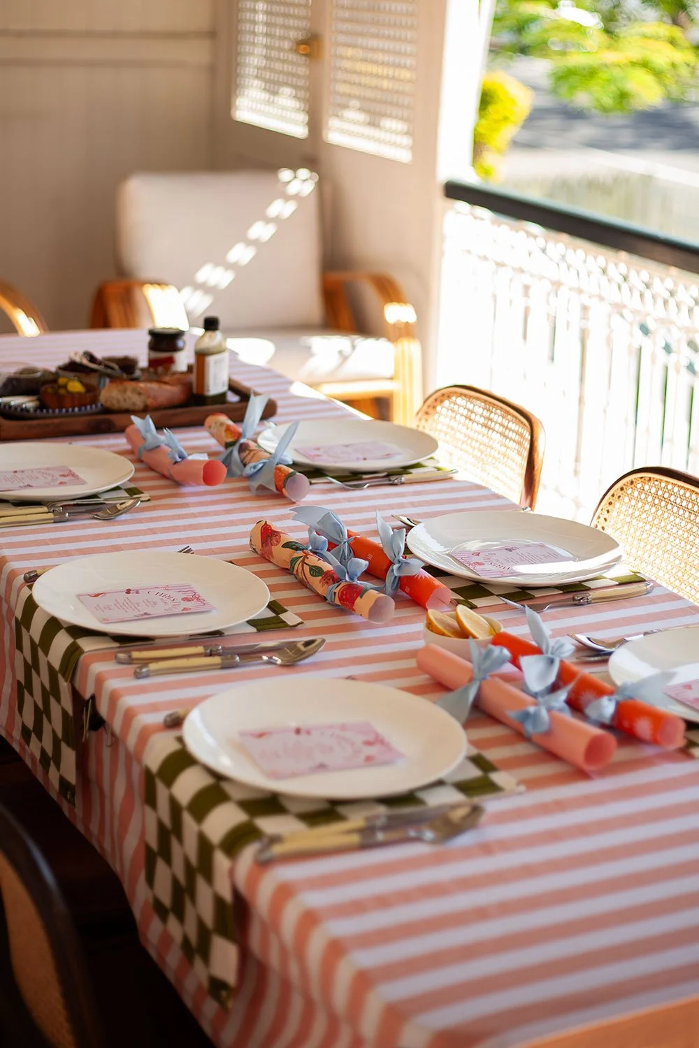 Table Setting_It's Christmas_The Dinner Party Guide.jpg