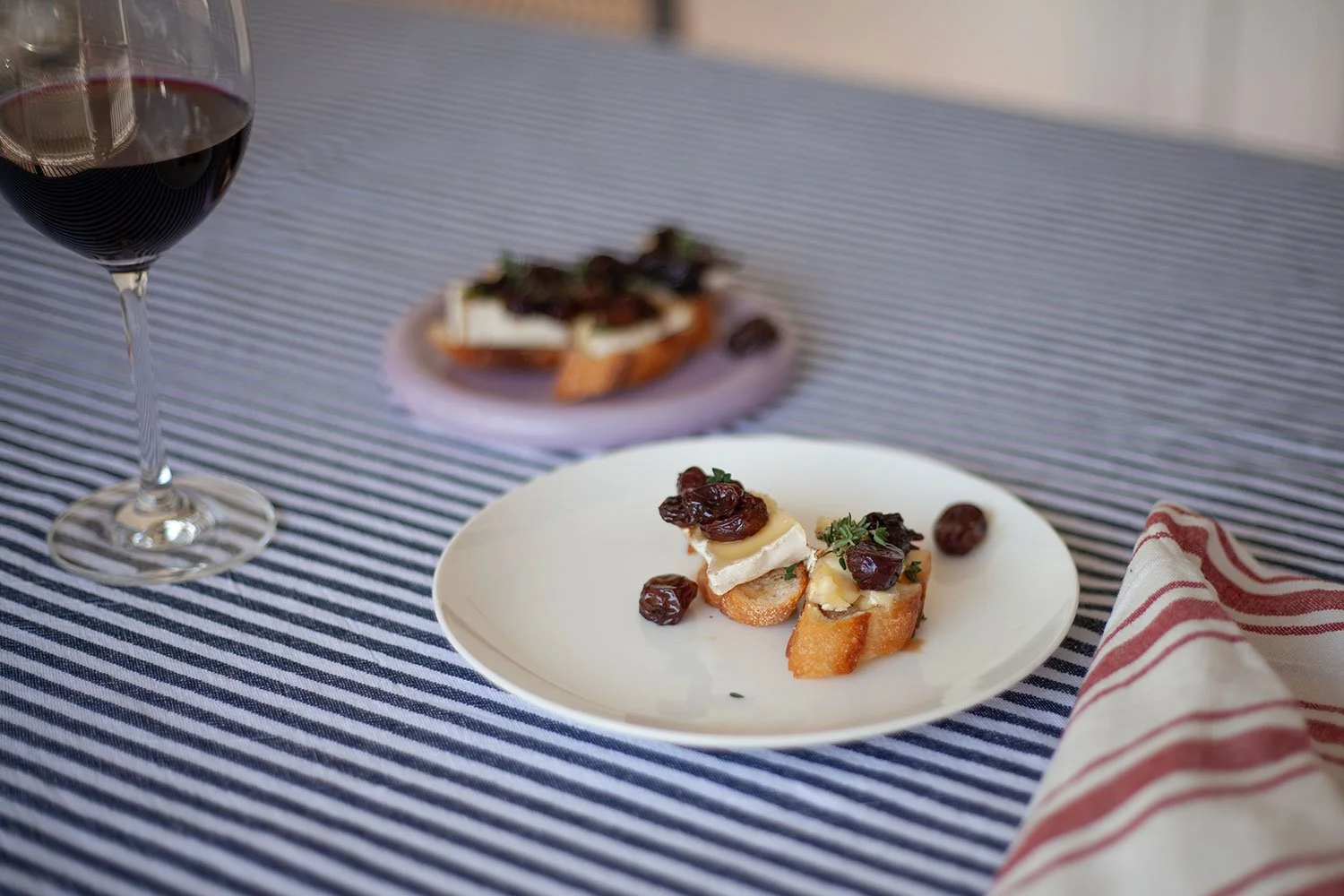 Roasted Grape & Brie bites_The Crowd Pleaser_The Dinner Party Guide.jpg
