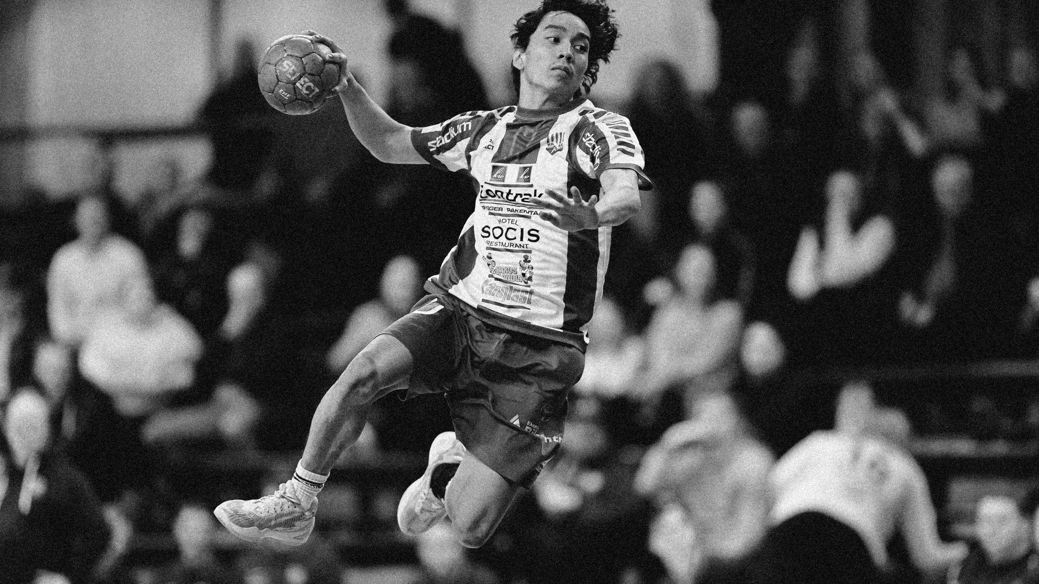 BK-46 jumpshot handball photo