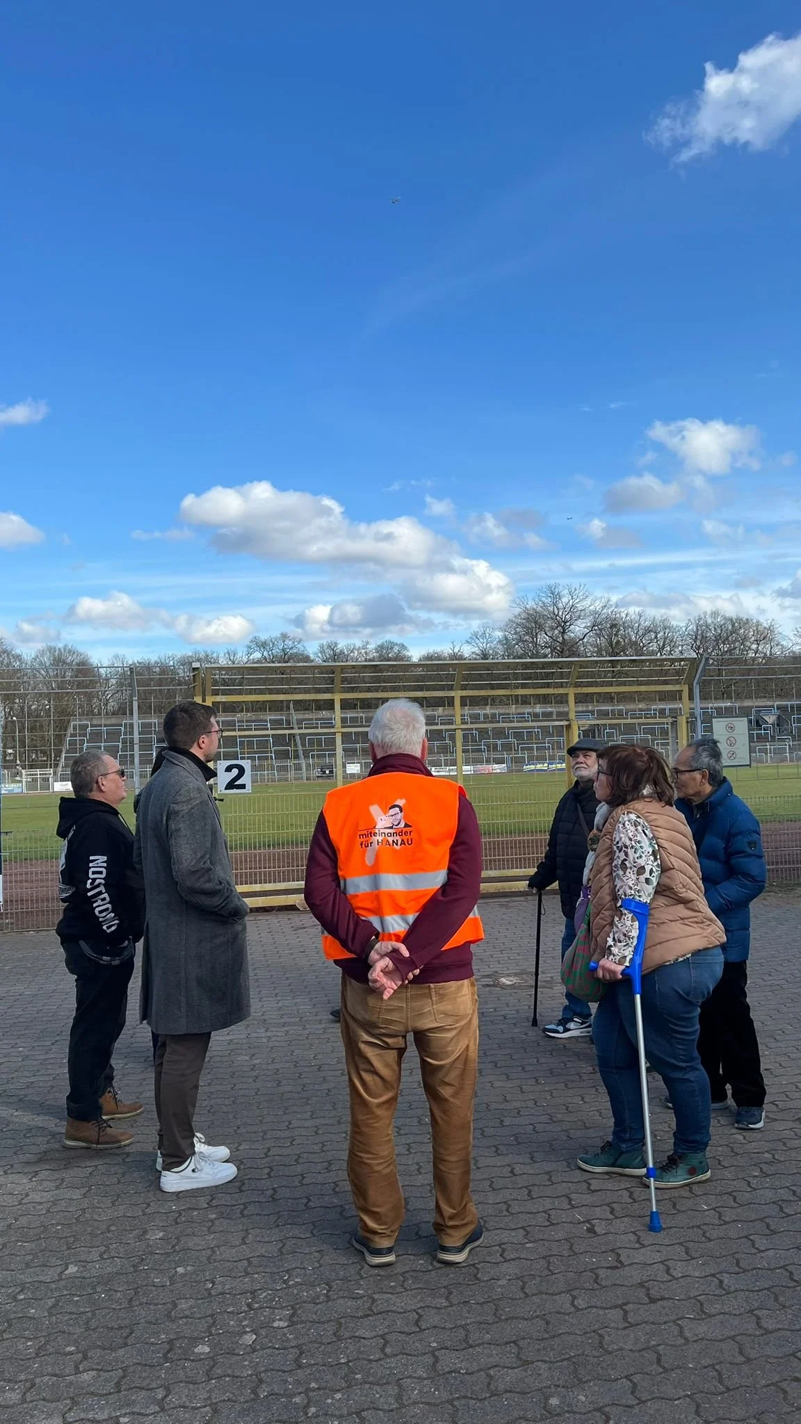 Dr. Maximilian Bieri auf Kleinbustour durch Kesselstadt und Weststadt.
