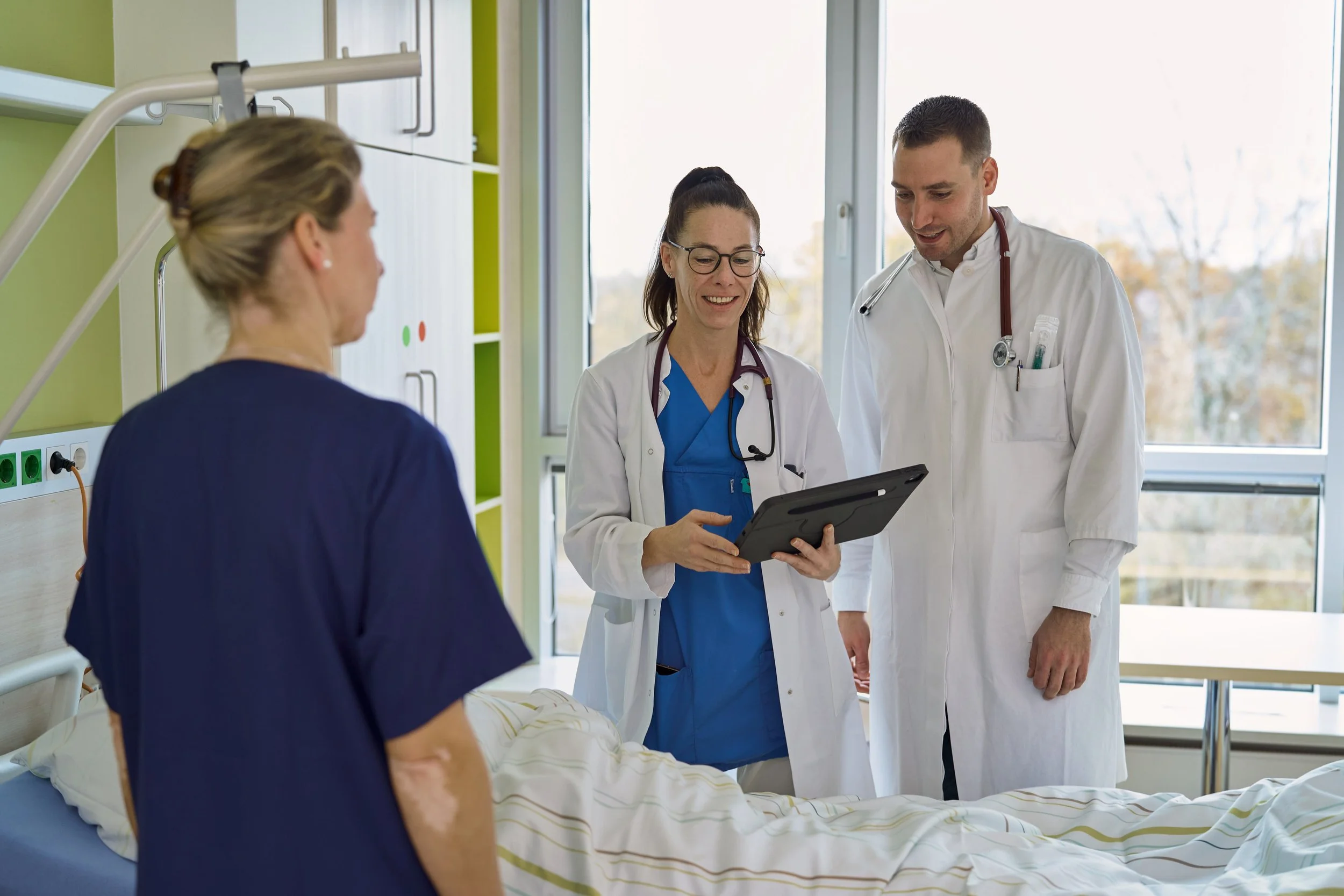 Wiedereröffnung der Internistischen Station: Paracelsus-Klinik am Silbersee Langenhagen blickt nach Brand mit modernisierter Station in die Zukunft