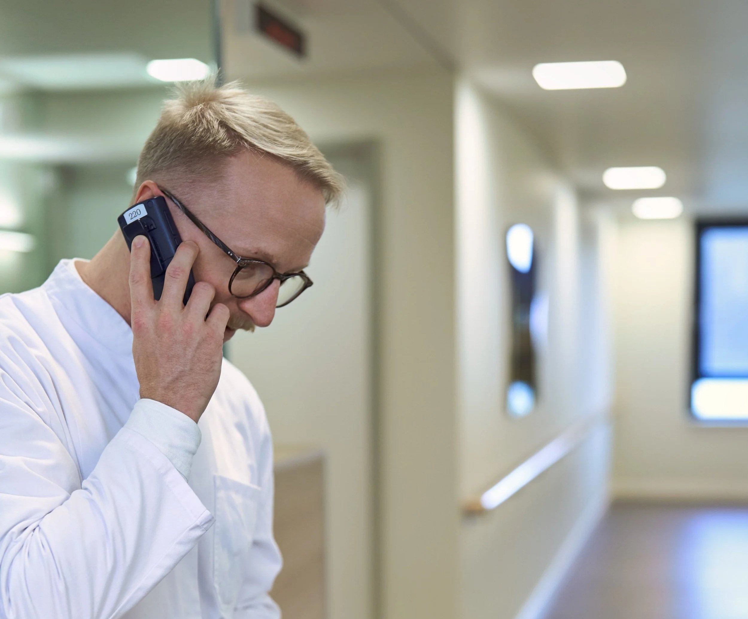 Deutschlandweite Parkinson-Informationswoche der Paracelsus Elena Klinik: Telefonische Expertenberatung vom 24. bis 28. August 2026