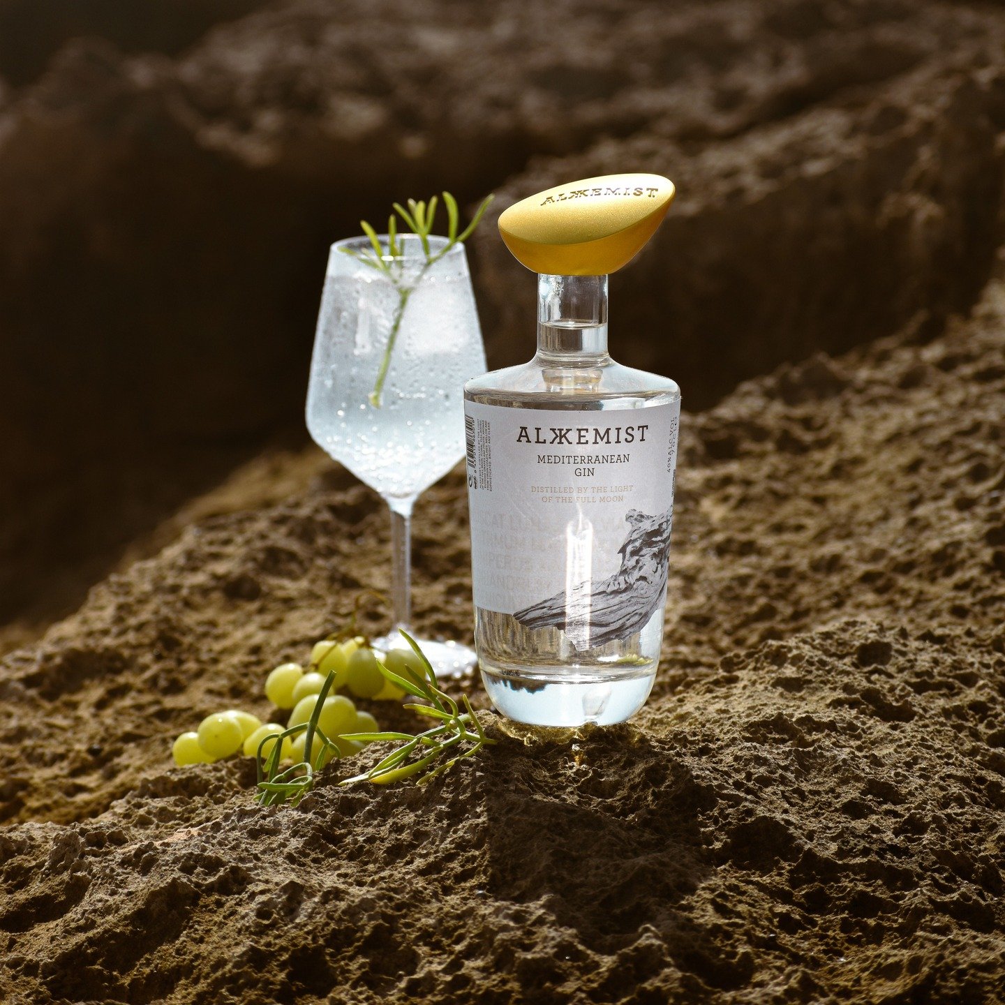 Born under the light of the full moon.🌕

Alkkemist Gin captures the essence of the Mediterranean. 🌊🌿