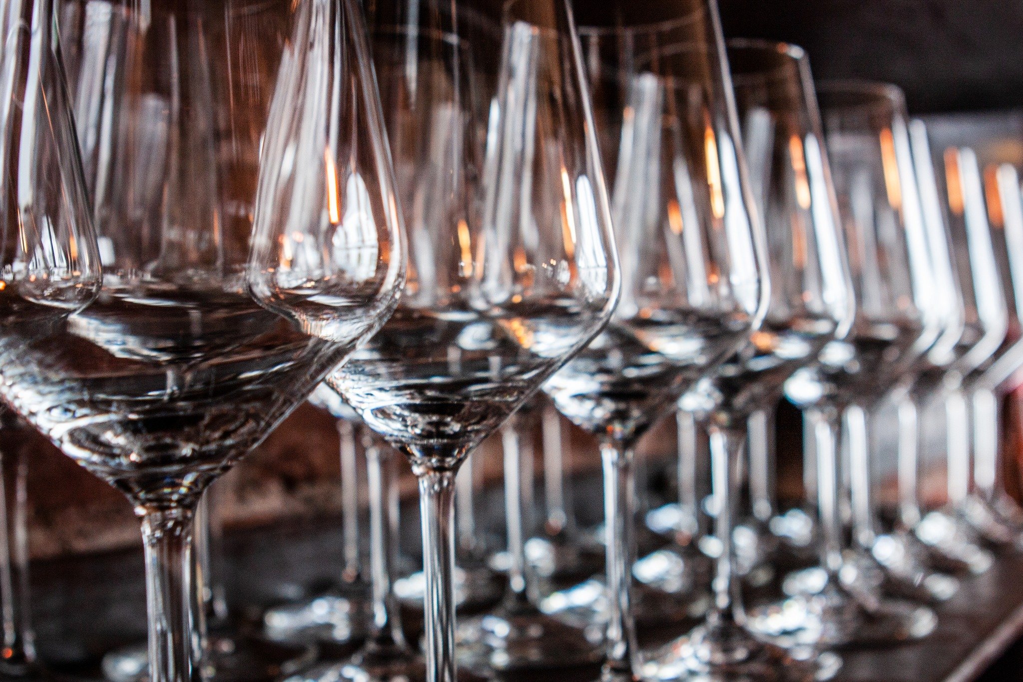 Hele &Aring;lesund bobler i morgen 🍾✨

Visste du at den lille vinbaren i Apotekergata har blitt k&aring;ret til verdens beste vinkart for vinbarer, og f&aring;tt vinfolk fra hele verden til &aring; finne veien til &Aring;lesund?

I morgen tar Vino B