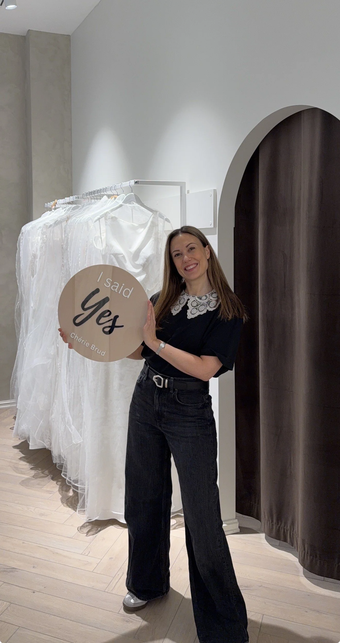 Valentinsfrieri? Cherié brud har drømmekjolen klar