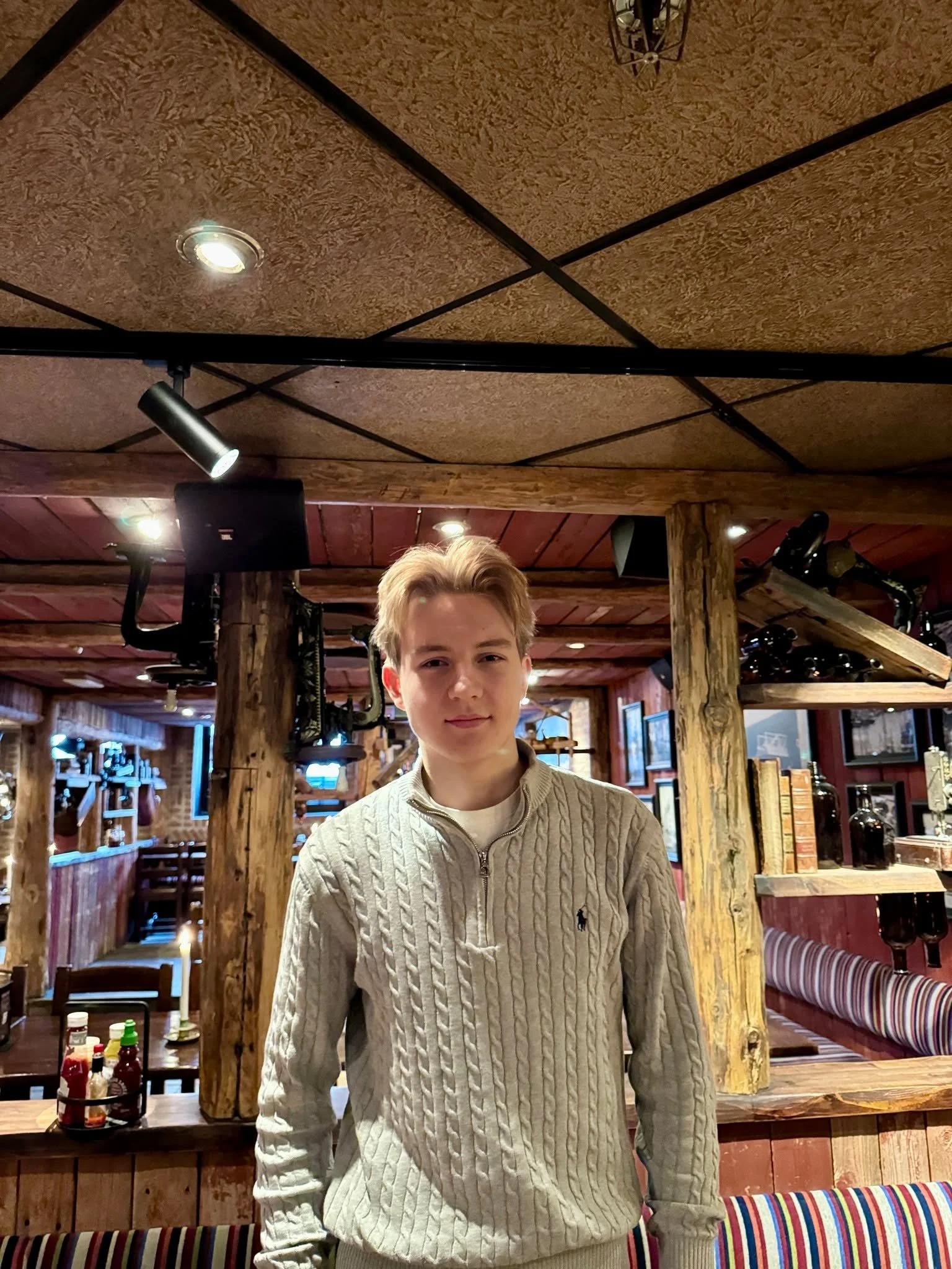 17 &aring;r gamle David Dalheim s&aring; et behov &ndash; og gjorde noe med det 💛

Med Unge Hender kobler han ungdom som &oslash;nsker sin f&oslash;rste jobb med eldre som trenger litt ekstra hjelp og selskap i hverdagen. Resultatet? Mindre ensomhet