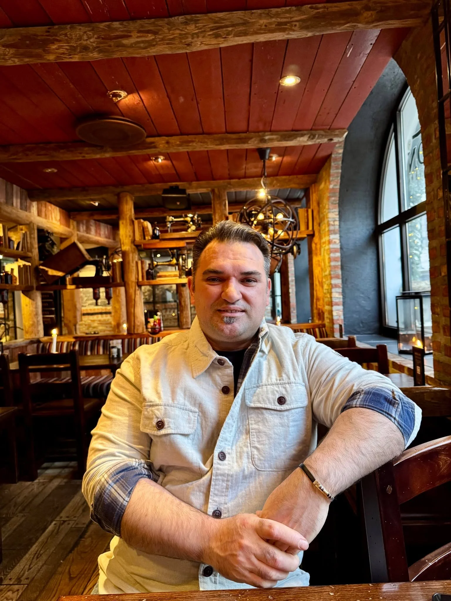 🎬 Weniff setter &Aring;lesund p&aring; det internasjonale filmkartet!

I 13 &aring;r har Besnik Zogaj utviklet en internasjonal filmfestival i hjertet av byen &ndash; med sterke kortfilmer, h&oslash;y kvalitet og filmskapere fra hele verden 🌍

5.&n