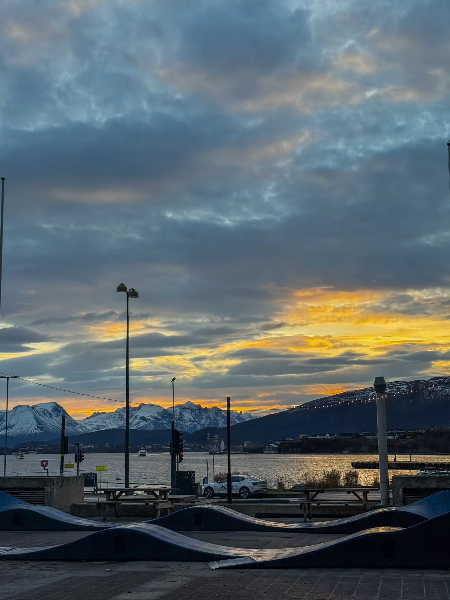 Mandag morgen i byen v&aring;r 🌥 &Oslash;nsker alle ei fin uke!