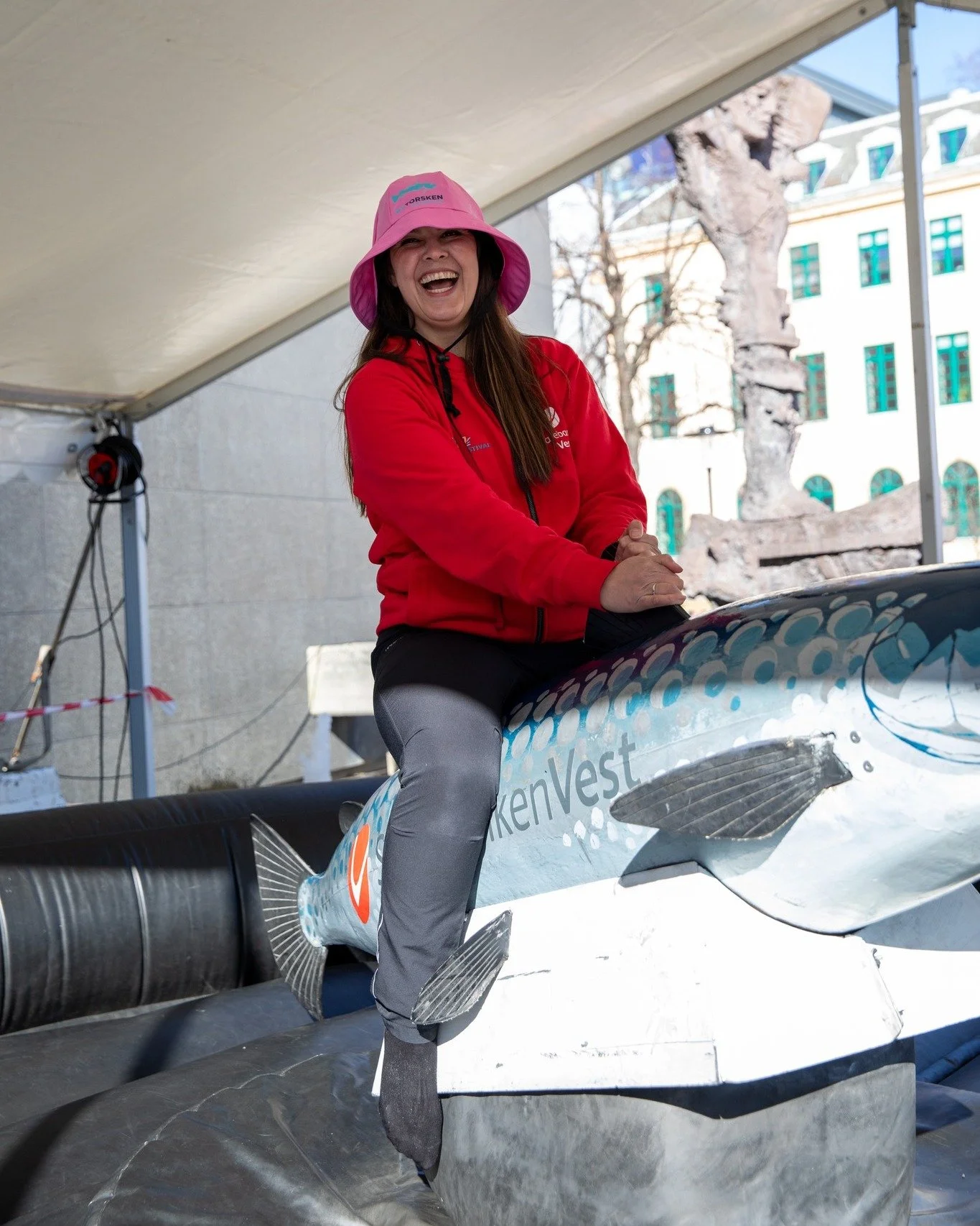 🐟I dag feirer vi Fiskens dag!

I &Aring;lesund har fisken alltid v&aelig;rt mer enn bare mat. Den har v&aelig;rt selve livsgrunnlaget for byen i uminnelige tider, og den fortsetter &aring; gi grunnlag for arbeidsplasser, vekst og gode levevilk&aring