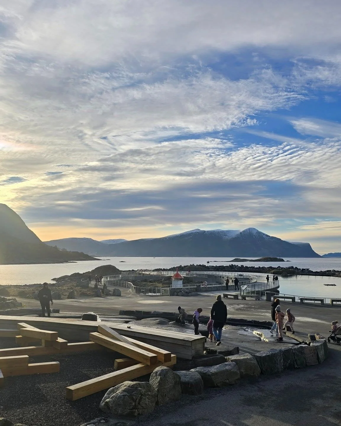 L&oslash;rdagstips 🌊

Hva med en tur innom Atlanterhavsparken 🐟
Her kan l&aelig;ring kombineres med frisk sj&oslash;luft og gode opplevelser for b&aring;de sm&aring; og store 🍃

🧐Visste du at Atlanterhavsparken har helgeaktiviteter hver helg frem