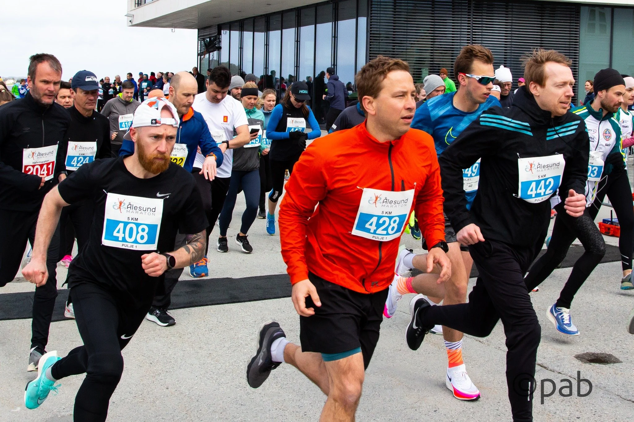 &Aring;lesund Maraton har vokst fra 700 deltakere i 2021 til 1700 i 2025. N&aring; er m&aring;let satt: 3000 deltakere i 2030 🏃&zwj;♂️ 

For &aring; f&aring; til dette inviteres n&aelig;ringsliv, samarbeidspartnere og engasjerte akt&oslash;rer til e