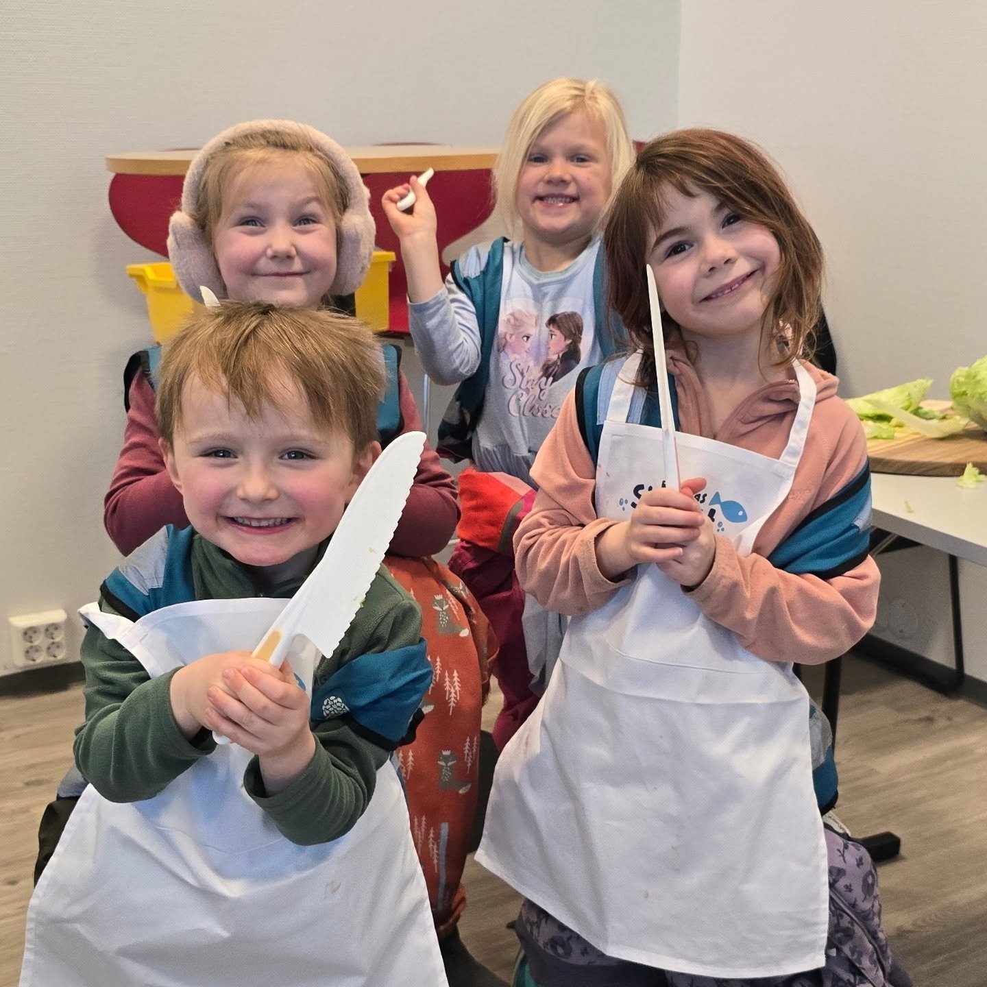 Forrige uke fikk flere hundre barn oppleve Barnas Sj&oslash;matfestival 🍽🐟 Vi spiser for lite fisk i Norge, og sj&oslash;matkonsumet v&aring;rt g&aring;r ned. Barnas Sj&oslash;matfestival er et viktig tiltak for &aring; ufarliggj&oslash;re sj&oslas