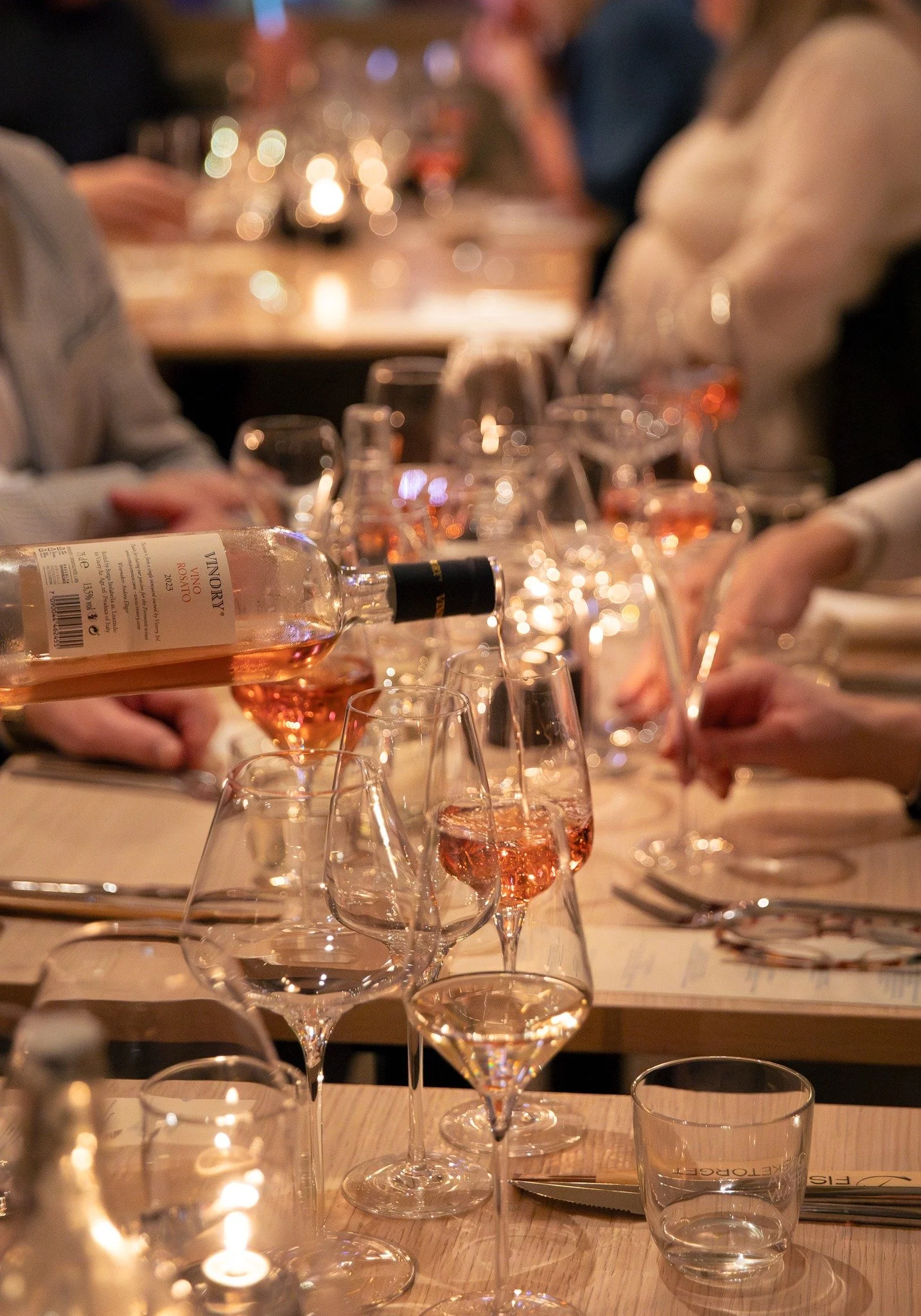 Vinsmaking og &ldquo;Smaken av havet&rdquo; p&aring; Fisketorget Delikatesse 🍷🦐
For en suksess! Fantastisk mat, nydelig vin og et helt fullt lokale.
Dette var virkelig en opplevelse for livet &ndash; vi gleder oss til neste &aring;r!

Foto: @freddy