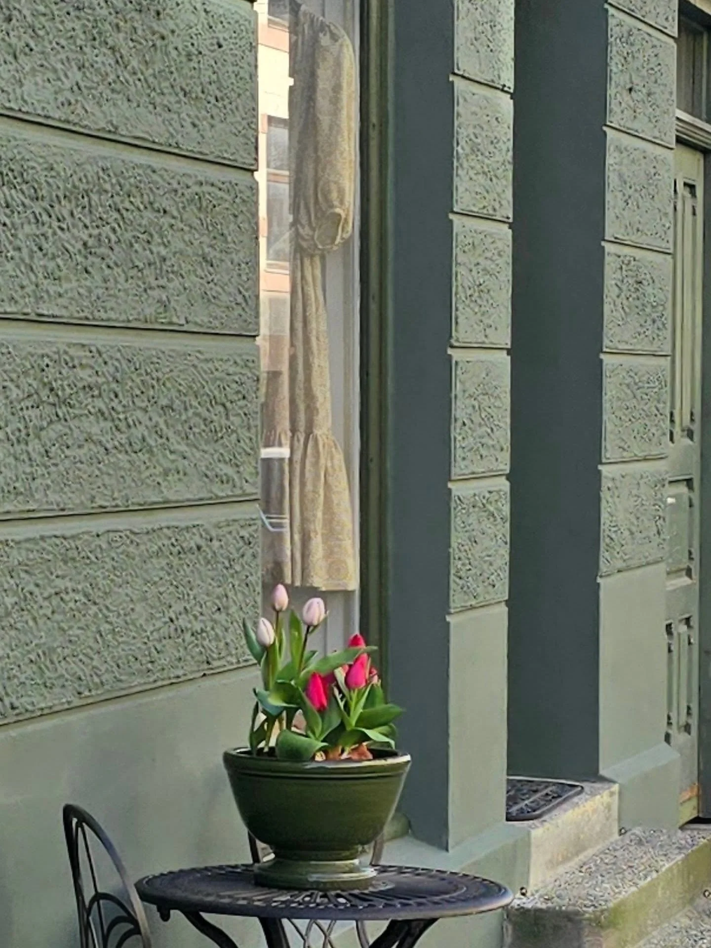 Vi er tilbake i hverdagen, og jammen kom den sammen med v&aring;rstemninga 🌱🌤

&Oslash;nsker dere en fin tirsdag fra byen ✨️

#byliv #v&aring;rstemning #v&aring;ri&aring;lesund #byenv&aring;r