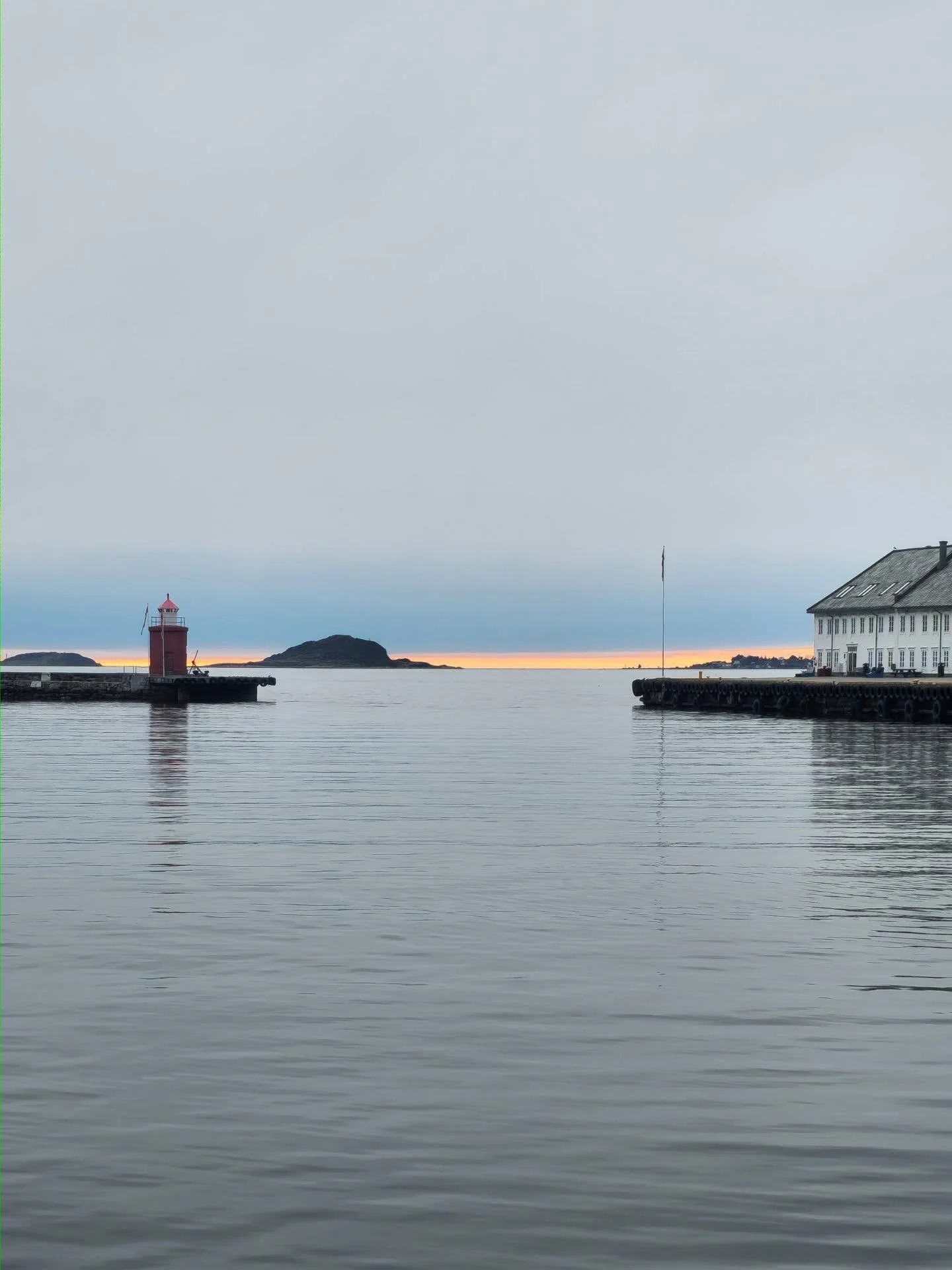 Skimter vi sola der midt i skyene og t&aring;ka 🧐

&Oslash;nsker dere alle riktig god helg fra byen 🥰