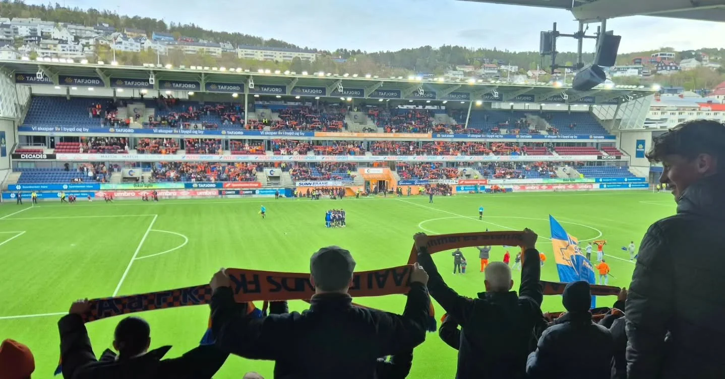 KAMPEN ER I GANG 🧡💙🔥

AaFK vs KBK &ndash; og stemninga p&aring; Color Line Stadion er akkurat slik et fylkesderby skal v&aelig;re 🙌

Er du p&aring; stadion i dag? 👀

Del stemninga i kommentarfeltet eller send en 🧡💙 hvis du f&oslash;lger med fr