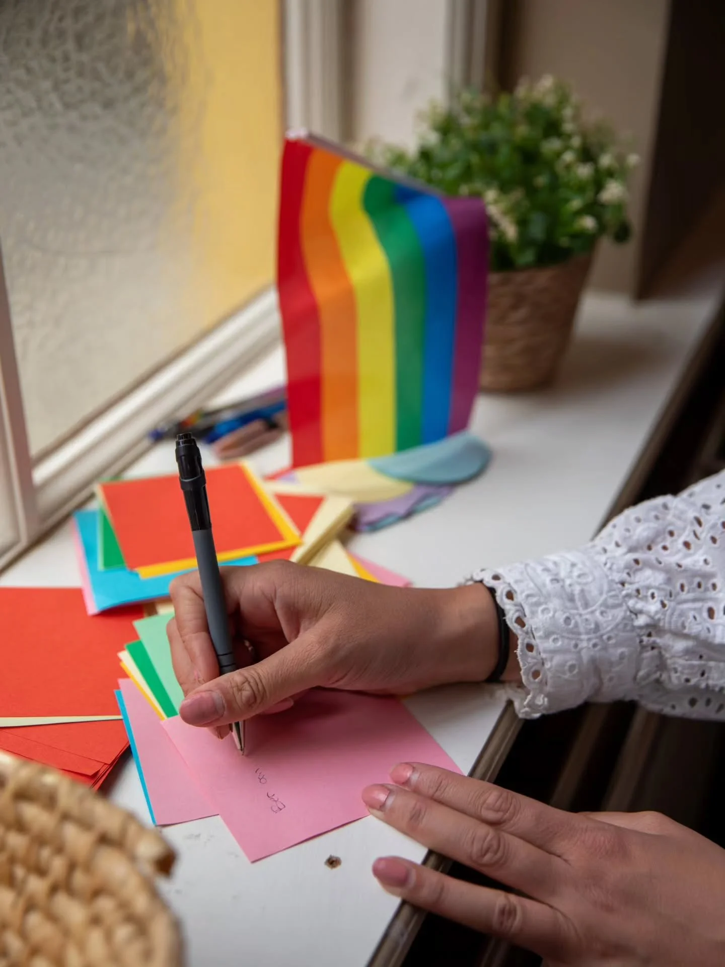 🌈 Denne uka markeres &Aring;lesund Pride 🏳️&zwj;🌈

Men hvorfor skal egentlig du som cis/hetero ta del i markeringen?

Fordi Pride handler om mer enn bare hvem man elsker. Det handler om mennesker, trygghet, fellesskap og om &aring; bygge et samfun