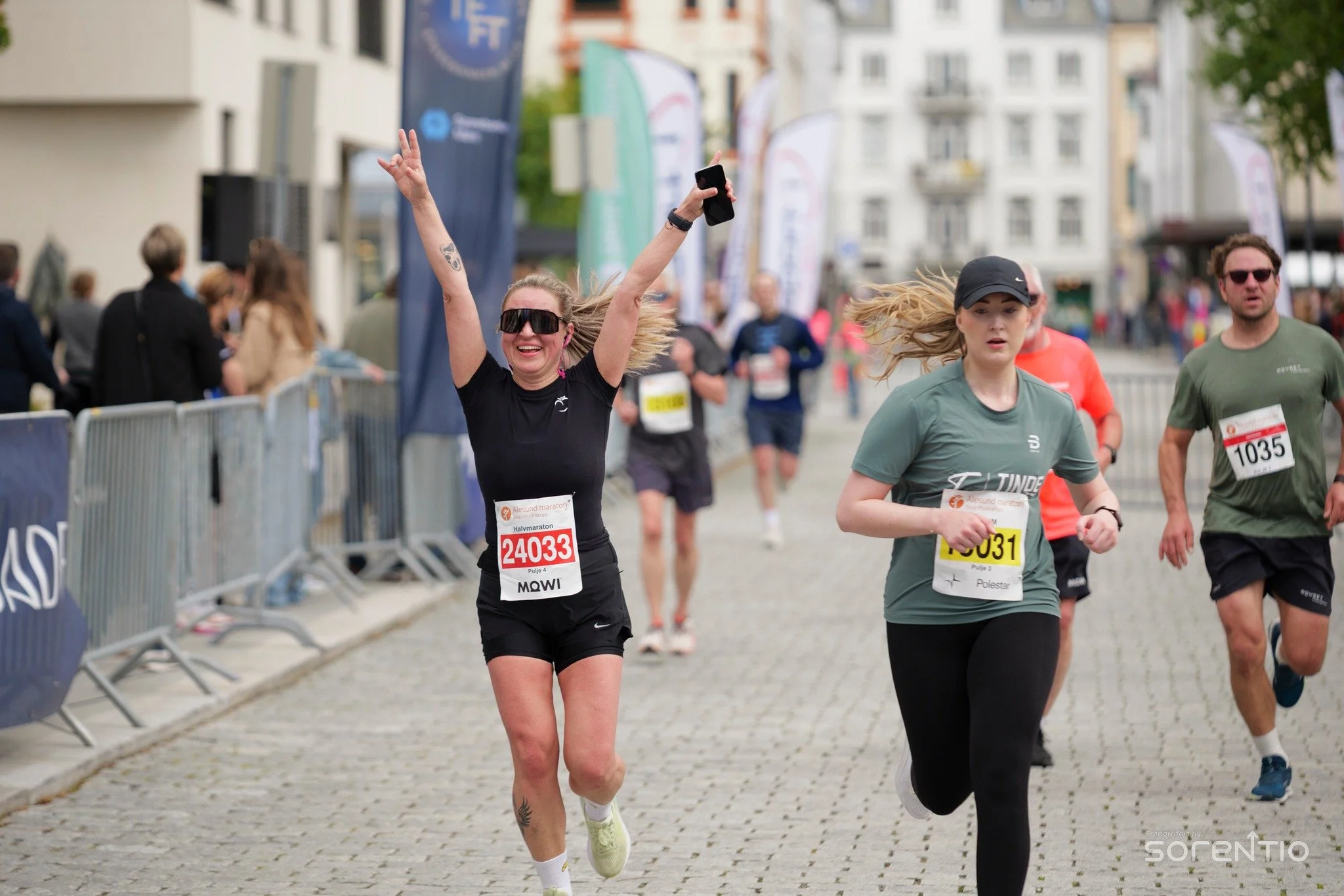 🏃&zwj;♀️🏃&zwj;♂️ N&aring; n&aelig;rmer det seg &Aring;lesund Maraton!

P&aring; l&oslash;rdag fylles sentrum av l&oslash;peglede, folkefest og fantastisk stemning n&aring;r &Aring;lesund Maraton g&aring;r av stabelen! 🎉

Enten du jakter ny personl