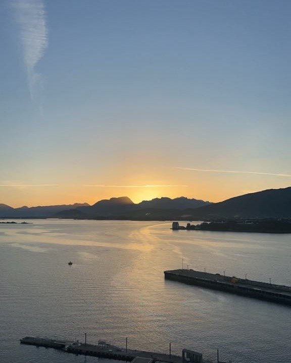 ☀️ God s&oslash;ndag fra sentrum!

Noen s&oslash;ndager er til for &aring; gj&oslash;re minst mulig. Andre er perfekte for en rolig tur gjennom byen, en kopp kaffe med utsikt til sj&oslash;en 🌊

Ta deg tid til &aring; rusle litt saktere i dag. Sett 
