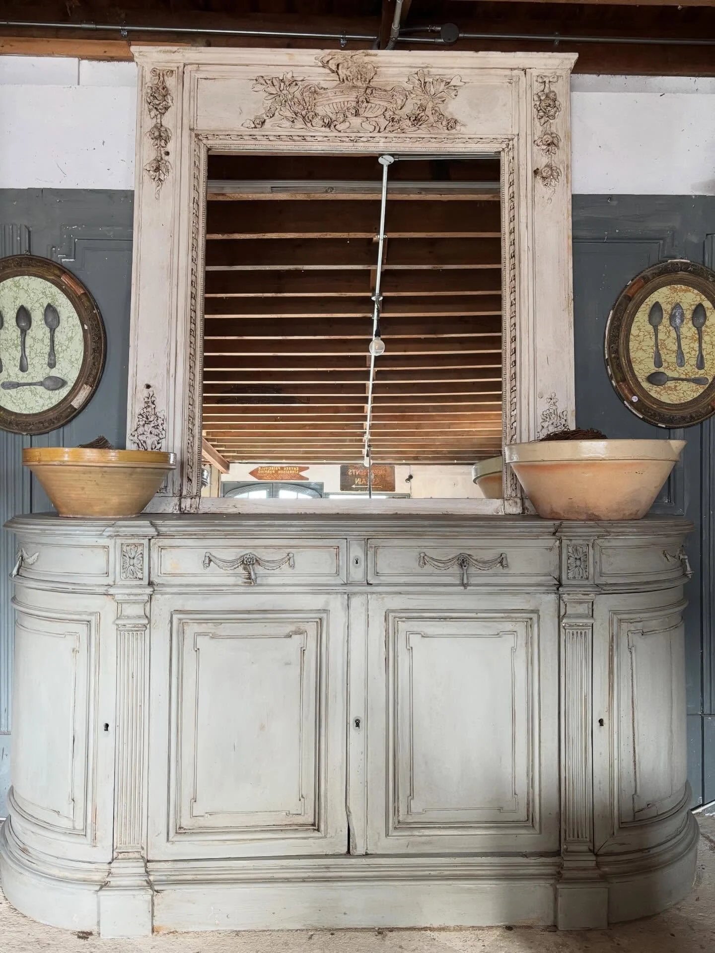 Never a quiet moment 

Trumeau 153cm H x 144w
Sideboard 101H x 206W x 58D

#frenchantiques #interiordesign #frenchinteriors #frenchfarmhousestyle #interiorstyling