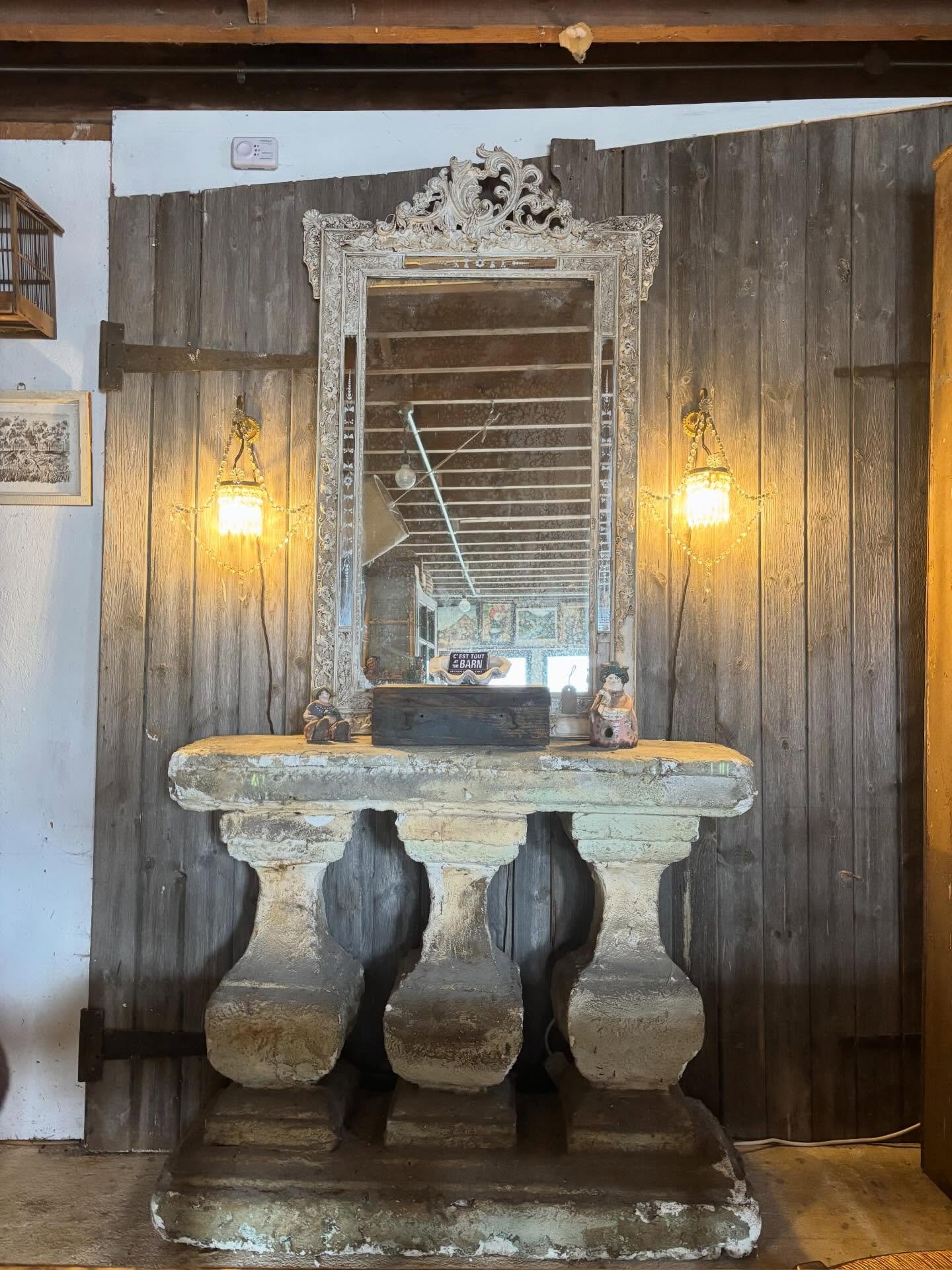 Elegance 🌟 

Please note the console was a theatre prop it is not stone!!

#frenchantiques #interiordesign #interiorstyling #frenchinteriors #cotswolds