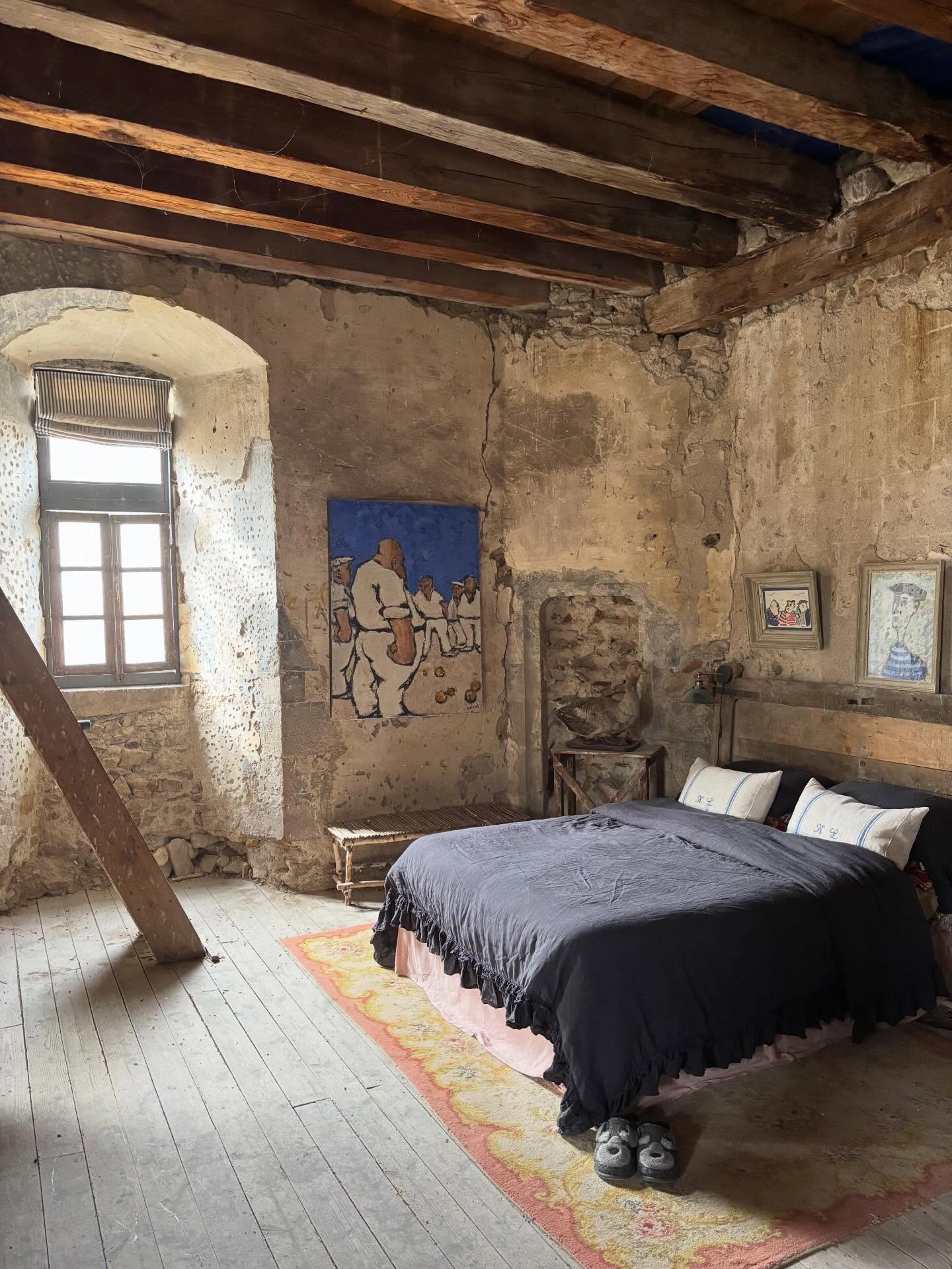 Castle Sunday - all is calm

#chateau #frenchantiques #interiordesign #frenchinteriors #worldofinteriors