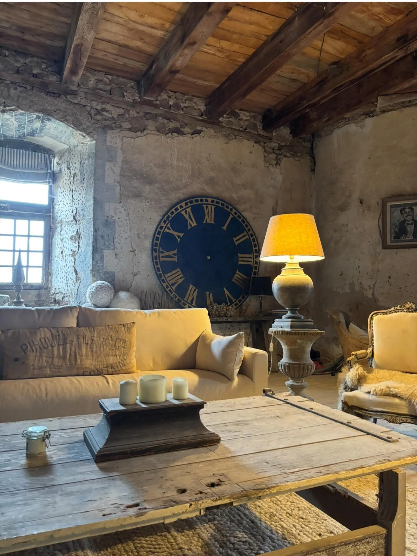 Castle Sunday - happy Easter! The sun is shining and there&rsquo;s good food to be eaten. 

#chateaudiy #worldofinteriors #chateau #interiordesign #frenchantiques