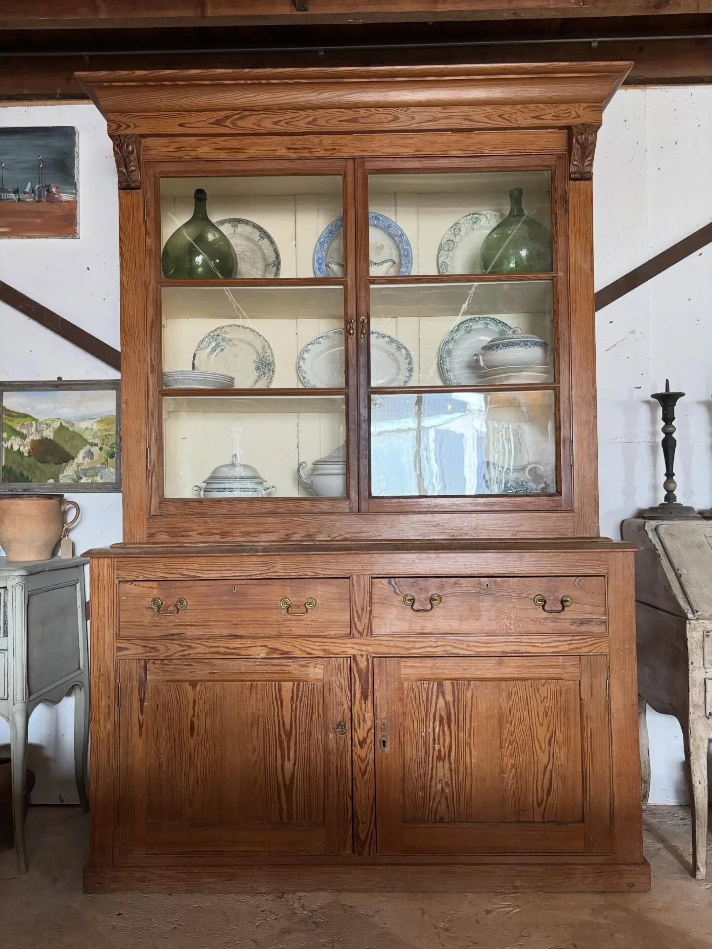 New in and it&rsquo;s a beauty

Top 150cmW x 92H x 52D
Bottom 152cmW x 132H x 52D

#interiordesign #antiqueshop #cotswolds #frenchceramics #frenchinteriors