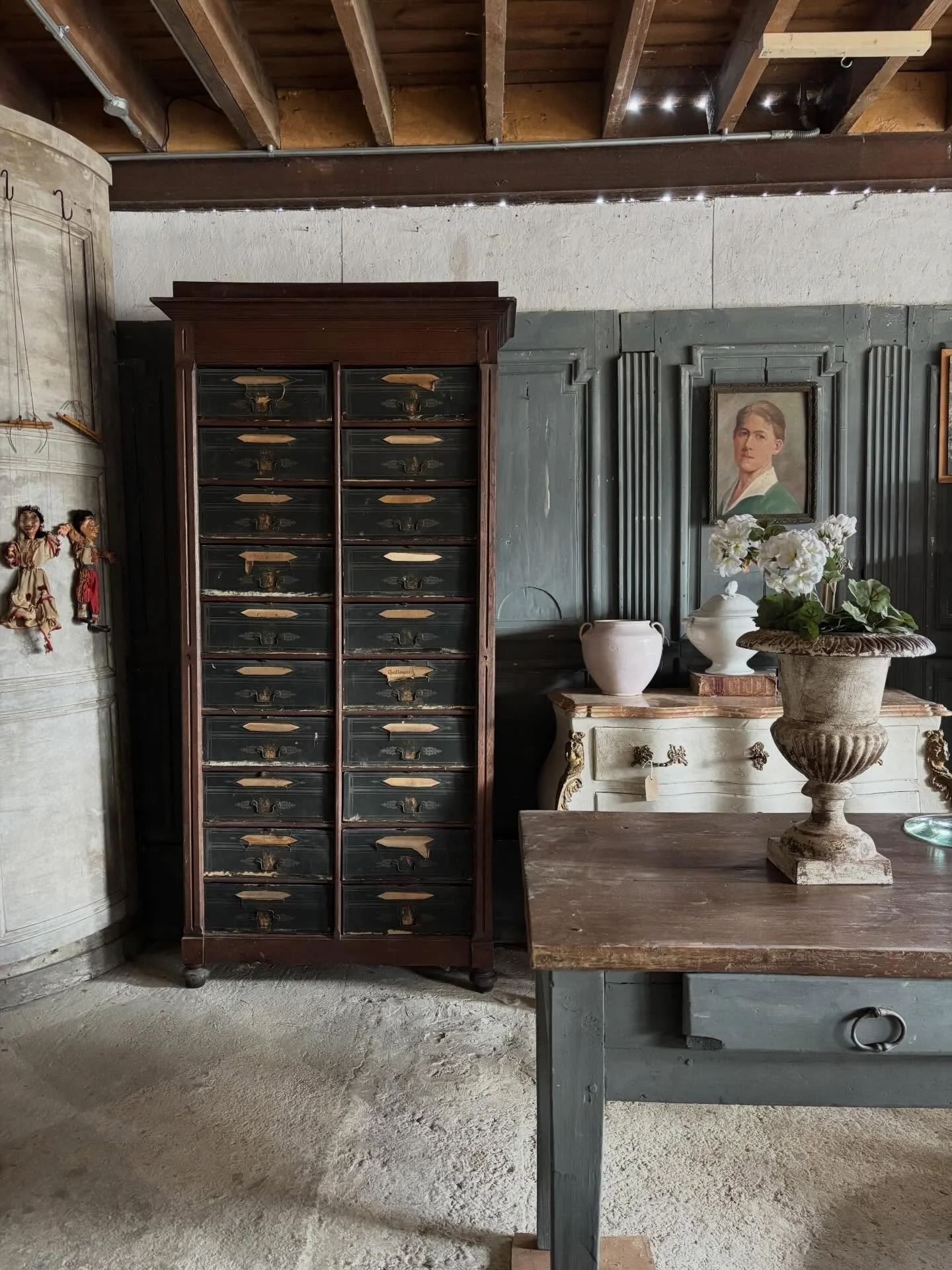 Open Wednesday to Saturday 10-4
This week the gorgeous @an_acre_of_land will be in residence 

#frenchantiques #frenchinteriors #rusticdecor #interiordesign #interiorstyling