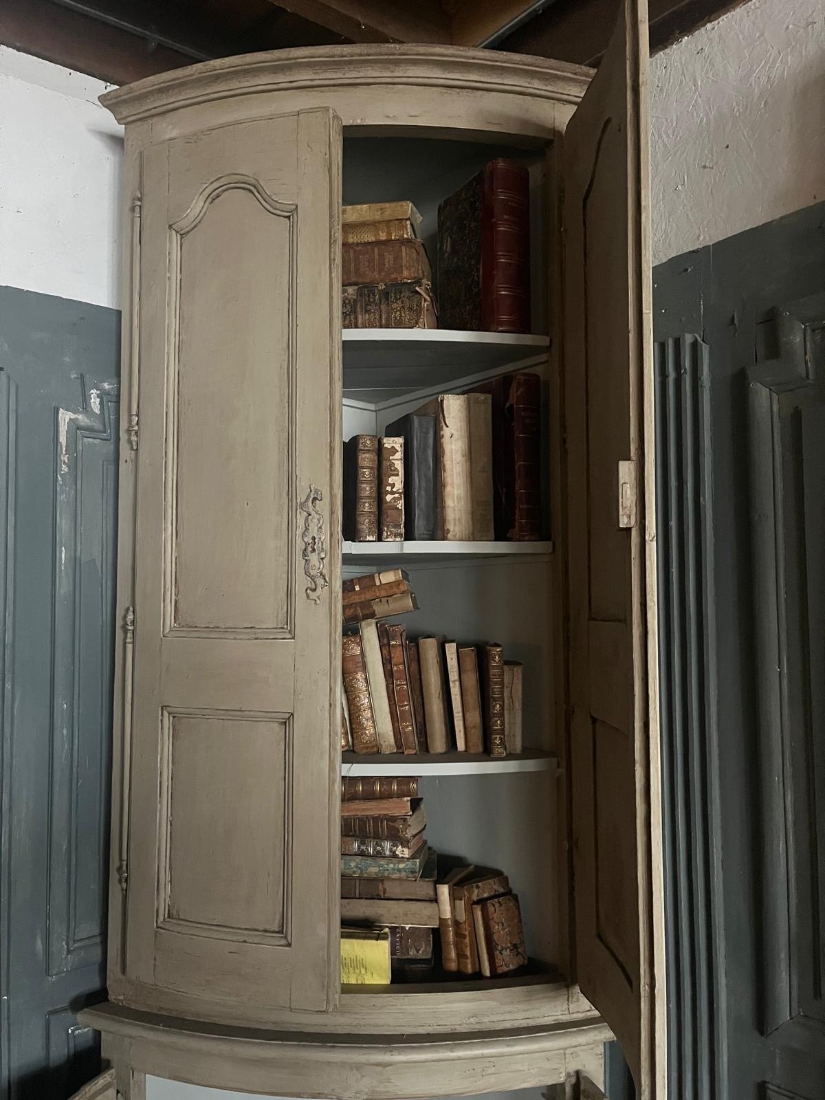 Corner cupboard(5).JPG
