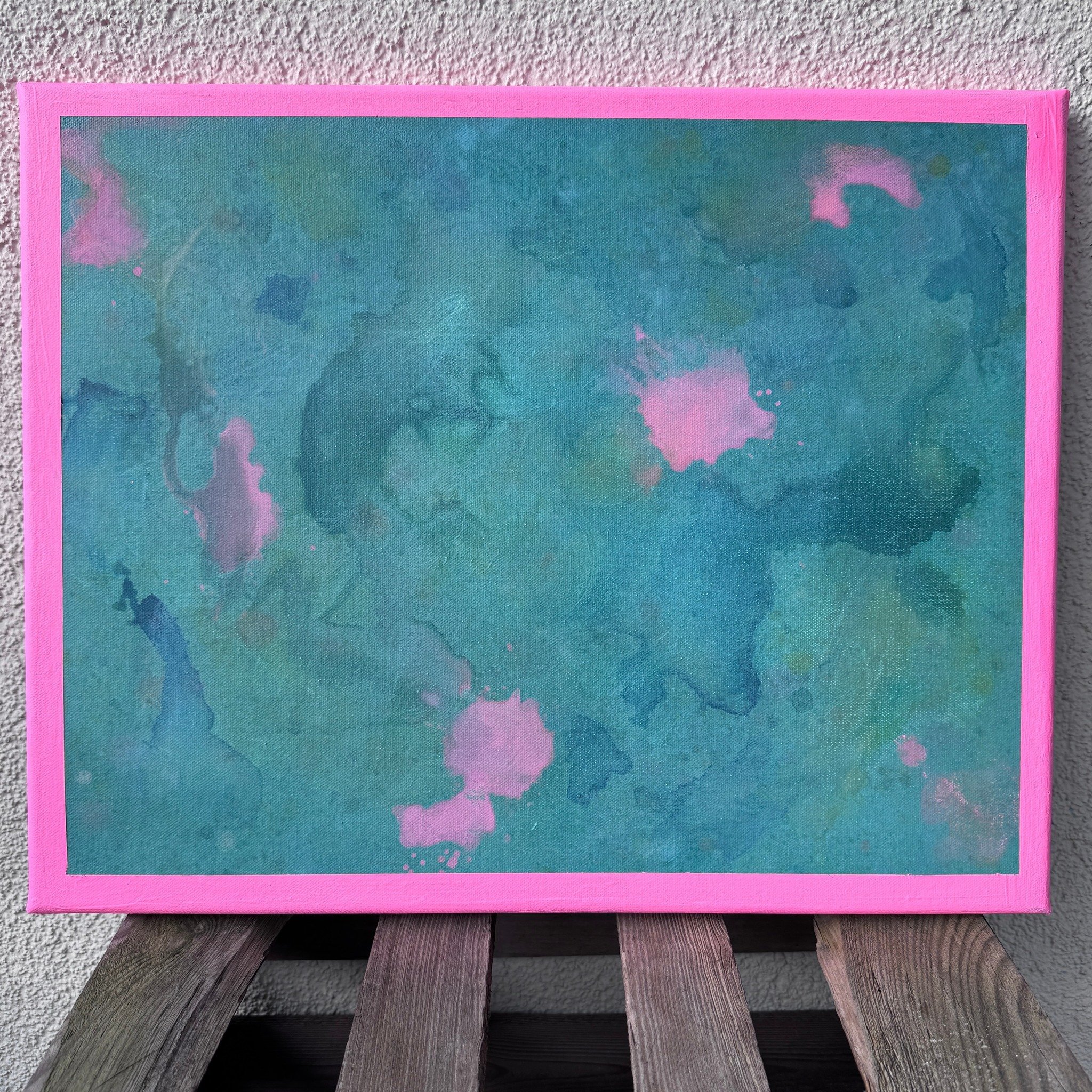 Schicht f&uuml;r Schicht: gespr&uuml;ht, lasiert, gespr&uuml;ht, getupft, gemalt, gespr&uuml;ht, lasiert und viel gewartet. 😼

40 x 30 Leinwand, Acrylfarben

Es hat einfach Spa&szlig; gemacht durch das immer wieder dr&uuml;ber spr&uuml;hen, malen, l