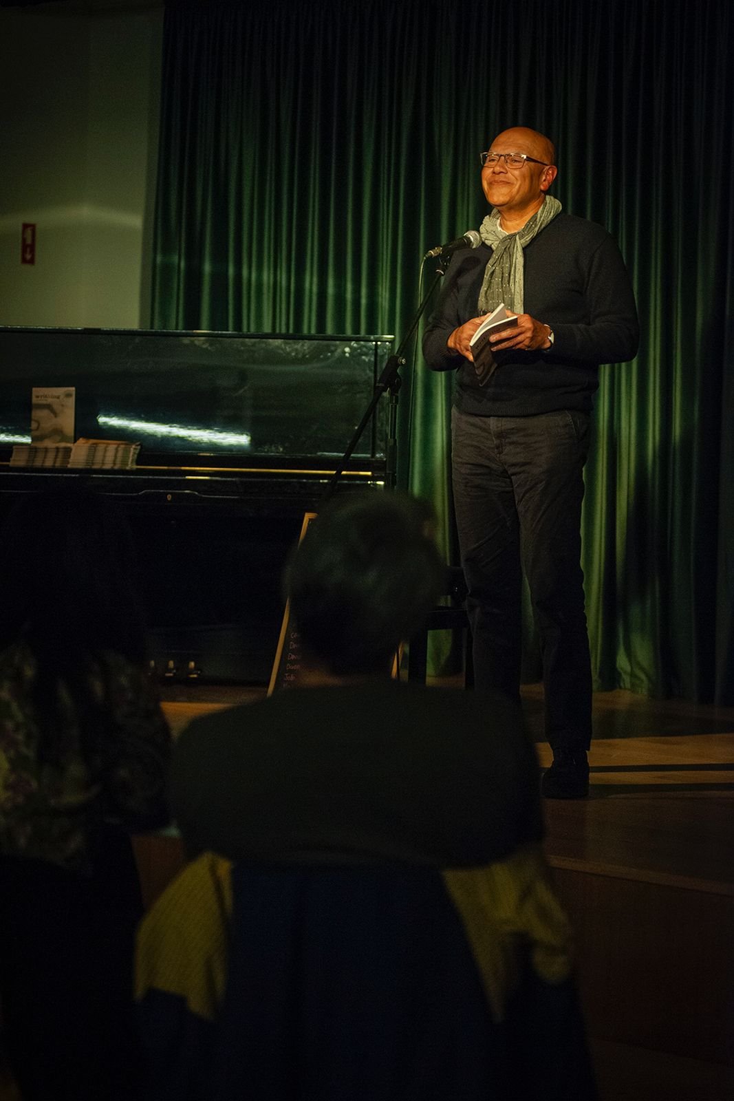 David, reading Almoço de Amigos