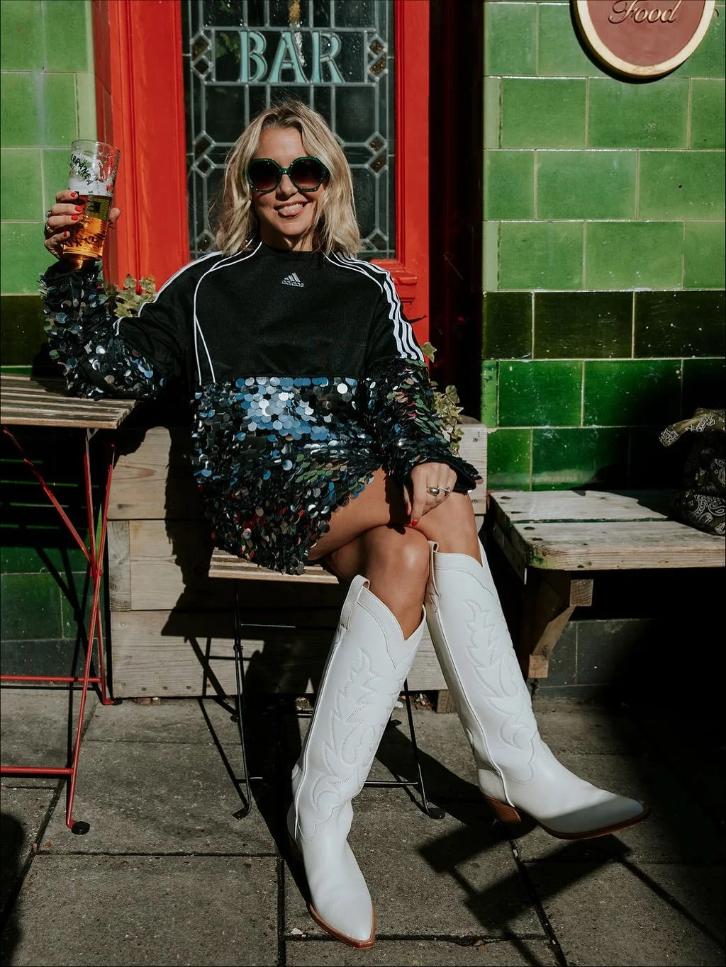 Why the fuck can&rsquo;t I wear sequins all the time? 
Oh wait. I can (&amp; do). 👌🎶💫✨ 
Sequins are for life not just Christmas - get them out &amp; get them on! 🎀🎄✨

#dresslikeamum 
📸 @janelookerphotography